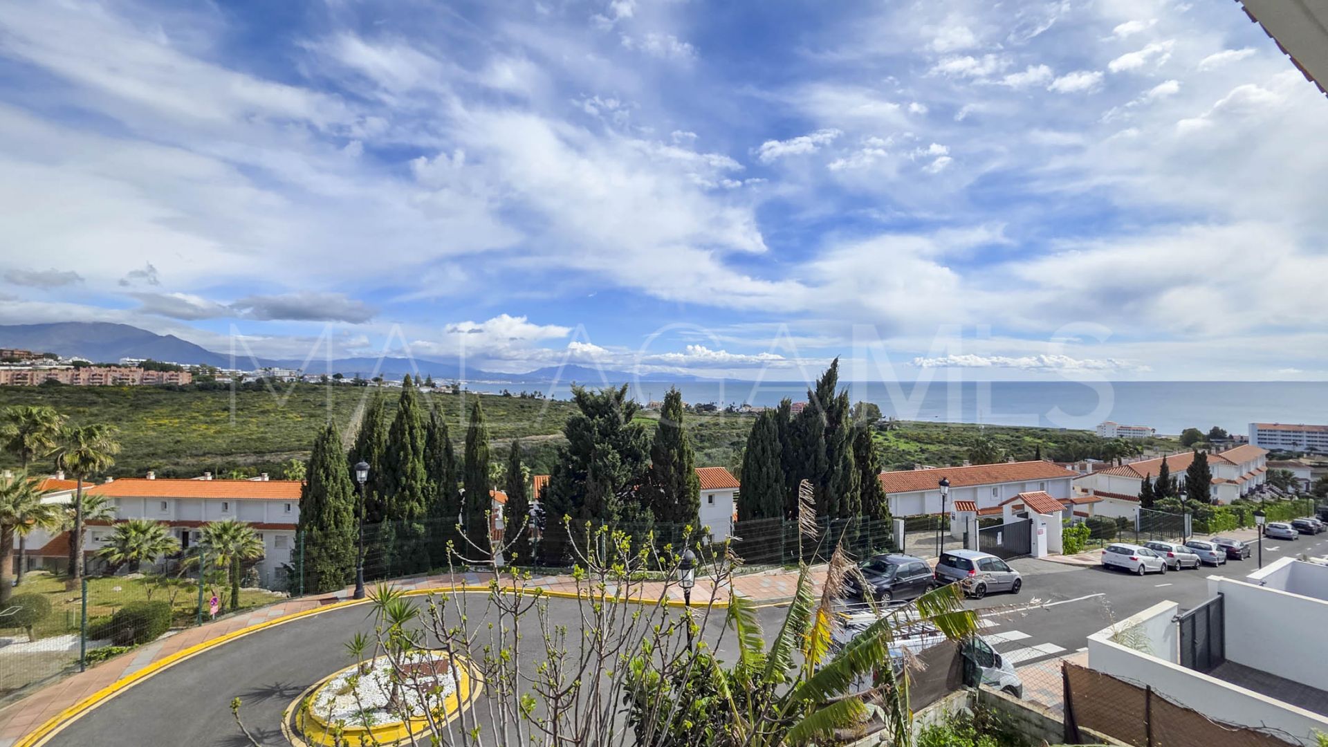 Buy pareado in La Duquesa de 4 bedrooms