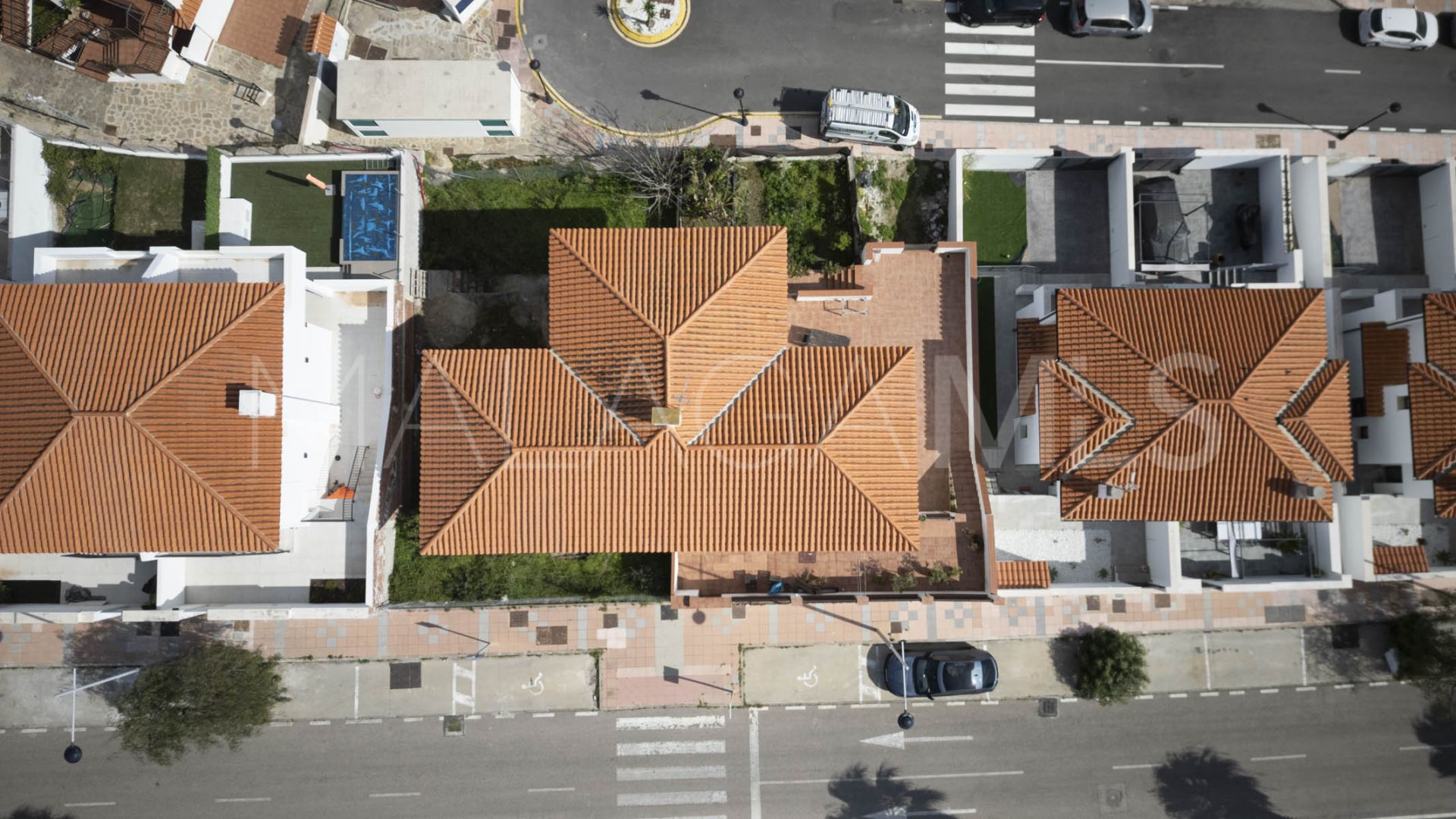 Buy pareado in La Duquesa de 4 bedrooms