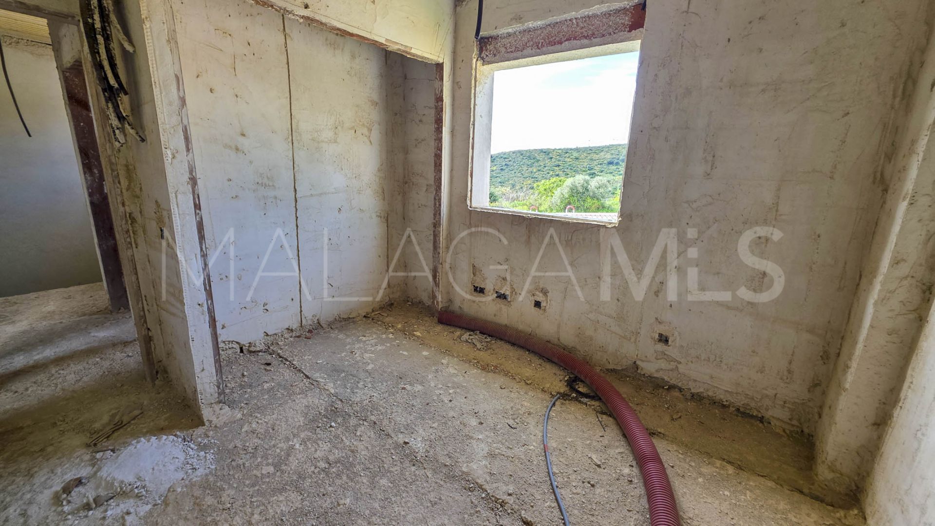 Buy pareado in La Duquesa de 4 bedrooms