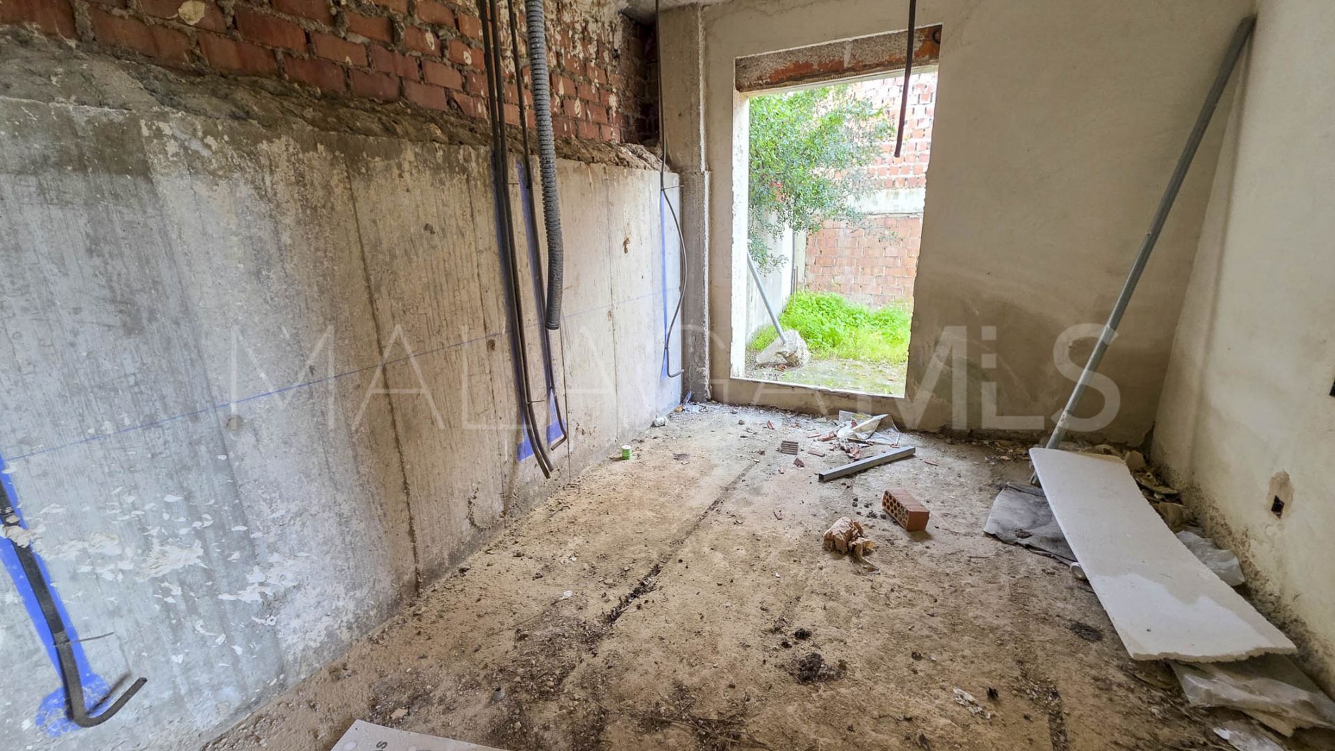 Buy pareado in La Duquesa de 4 bedrooms