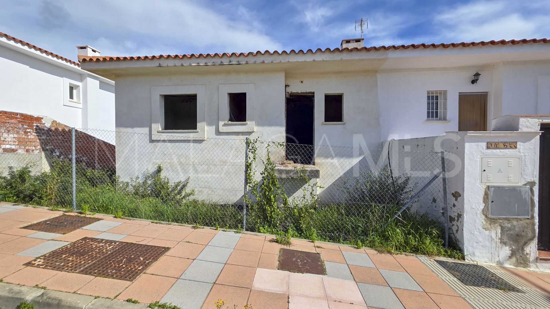 Buy pareado in La Duquesa de 4 bedrooms
