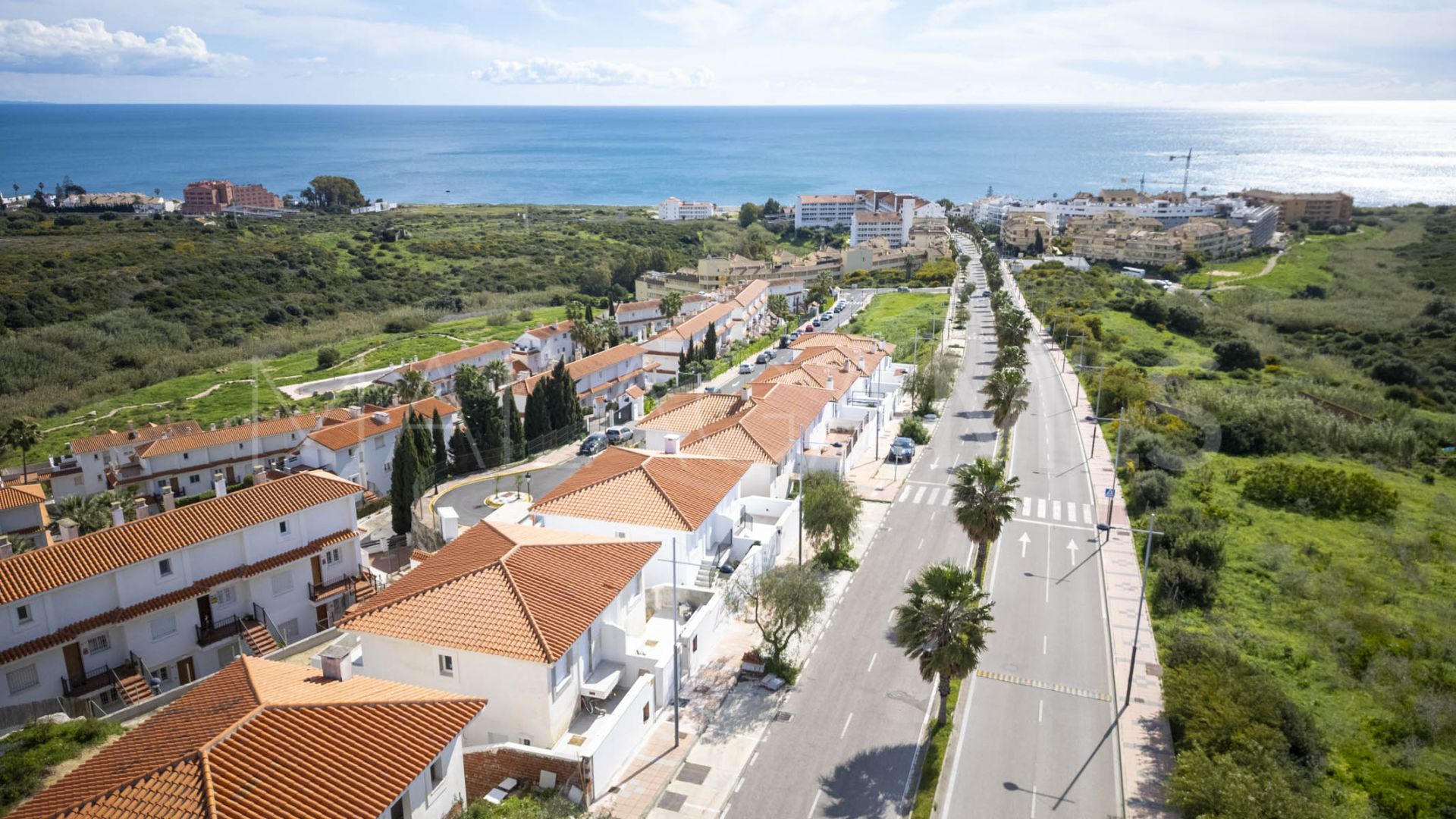 Buy pareado in La Duquesa de 4 bedrooms