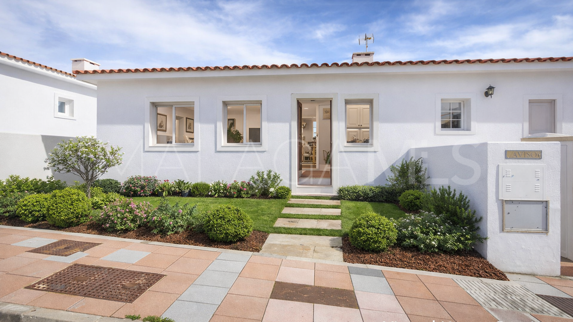 Buy pareado in La Duquesa de 4 bedrooms