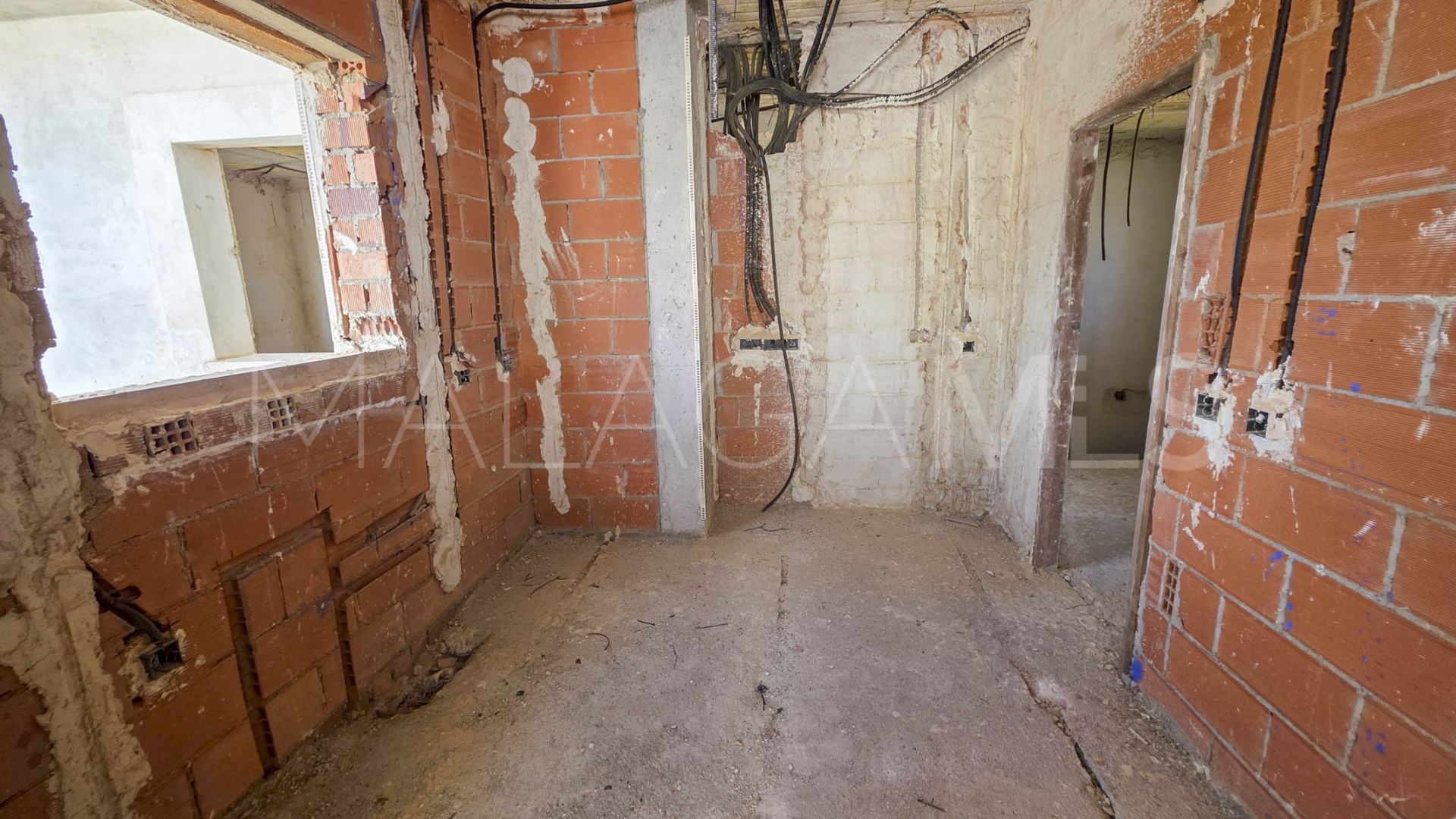 Buy pareado in La Duquesa de 4 bedrooms