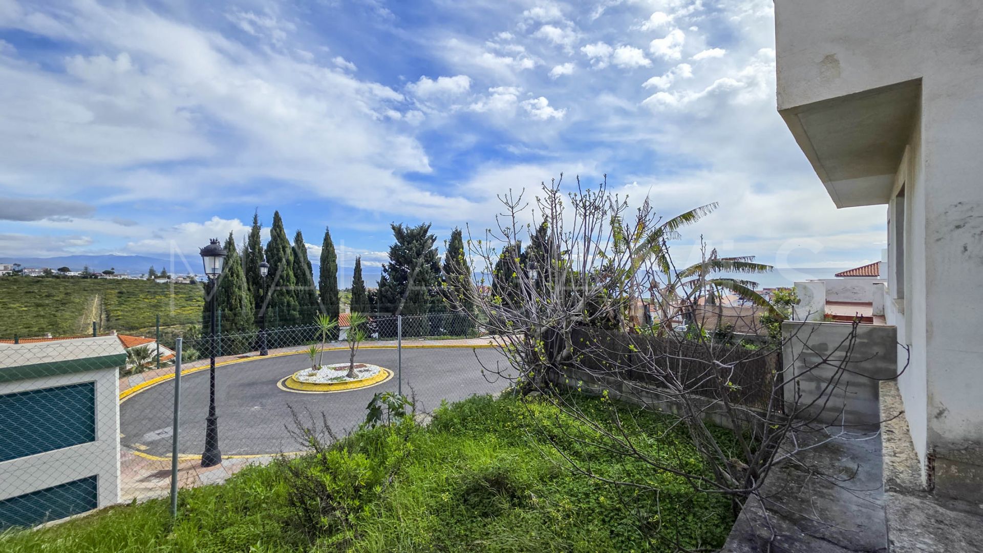 Buy pareado in La Duquesa de 4 bedrooms