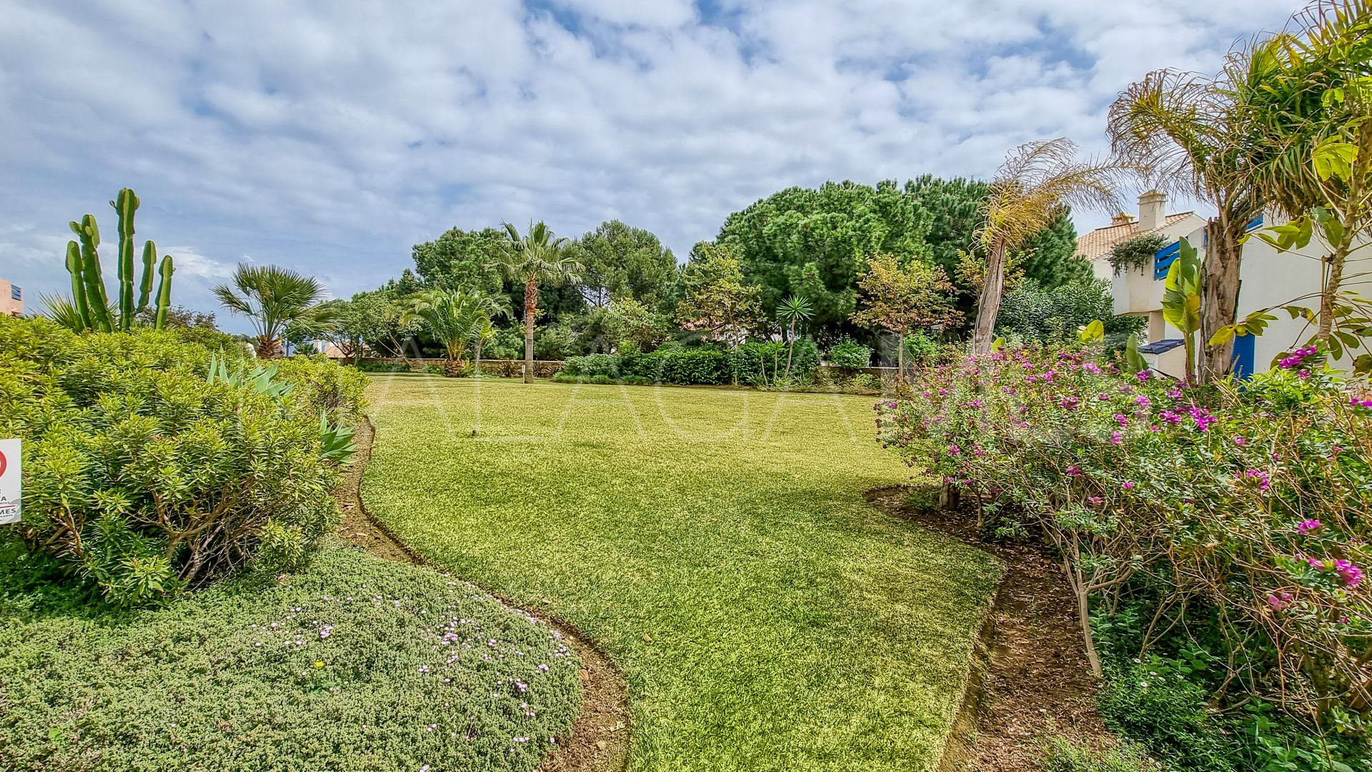 Markplanslägenhet for sale in La Duquesa