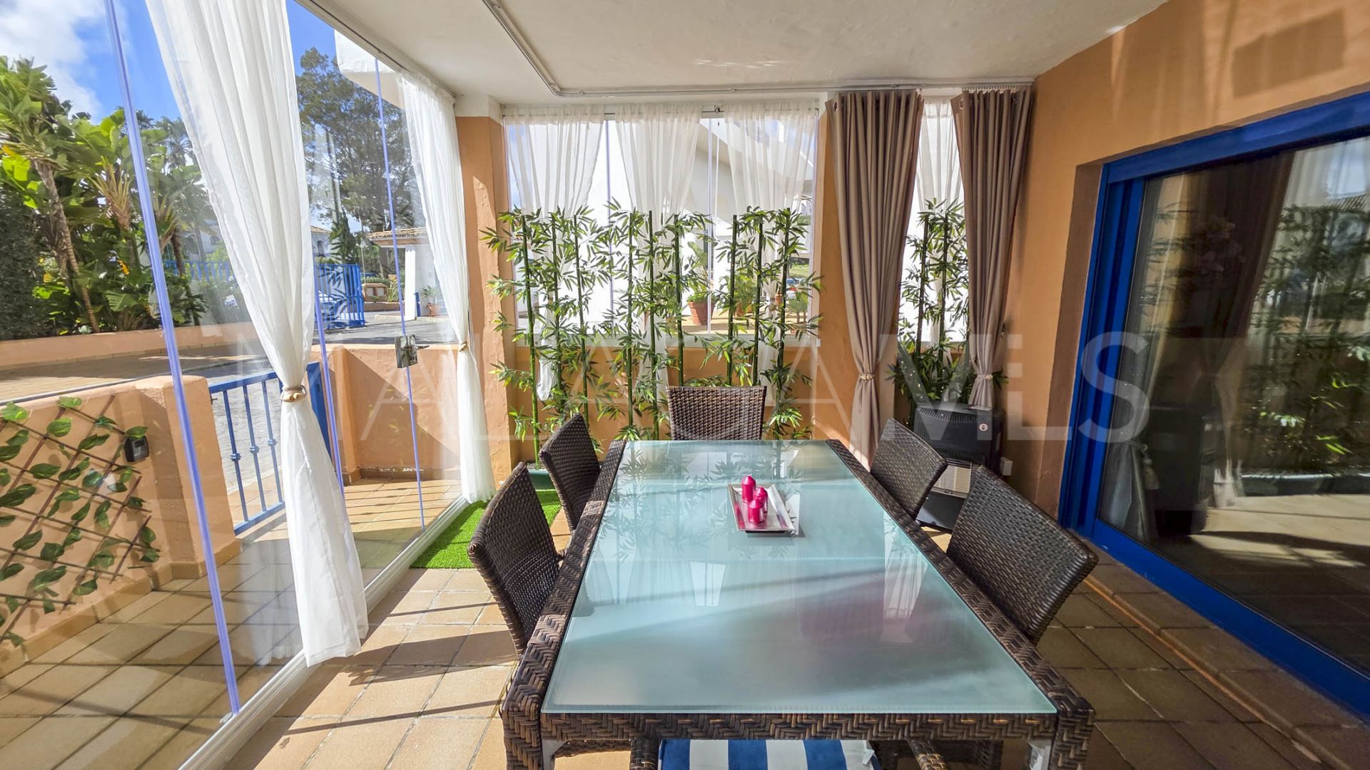 Markplanslägenhet for sale in La Duquesa