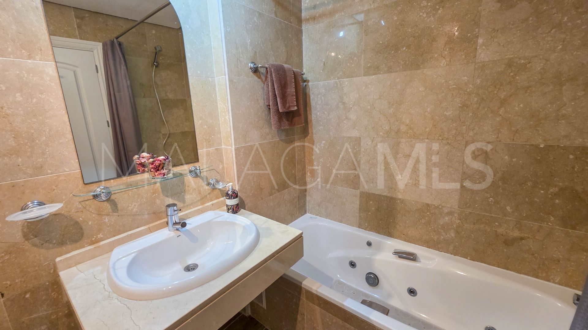 Markplanslägenhet for sale in La Duquesa