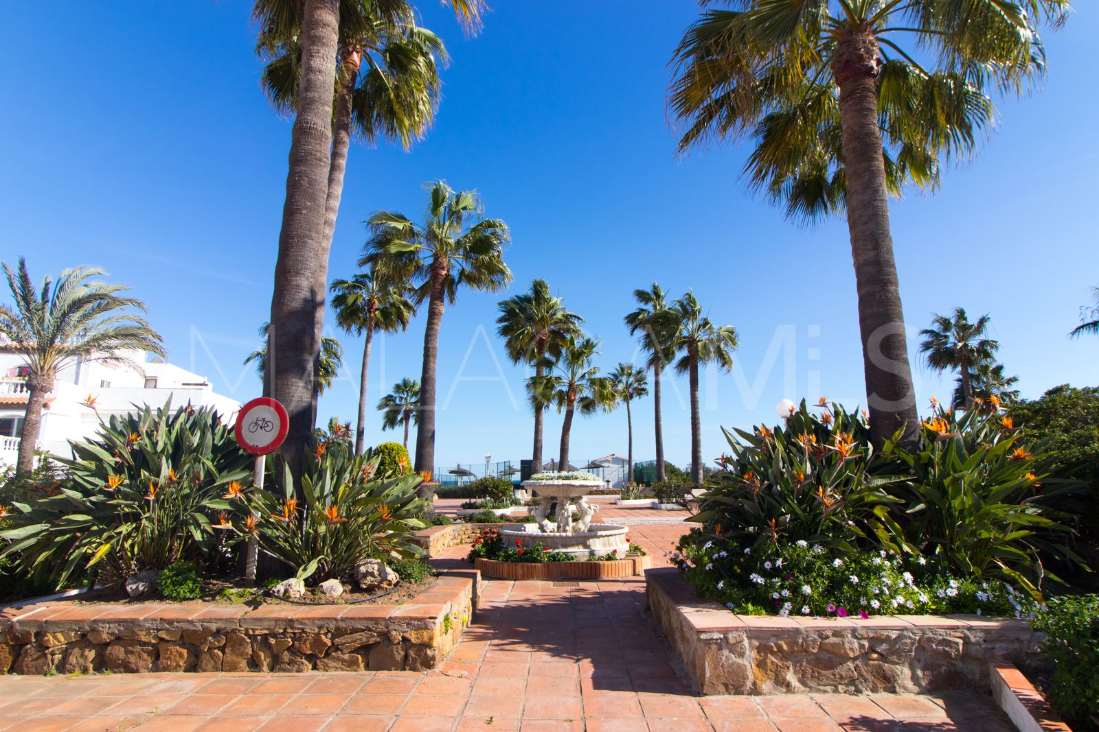 Maison de ville for sale in La Duquesa