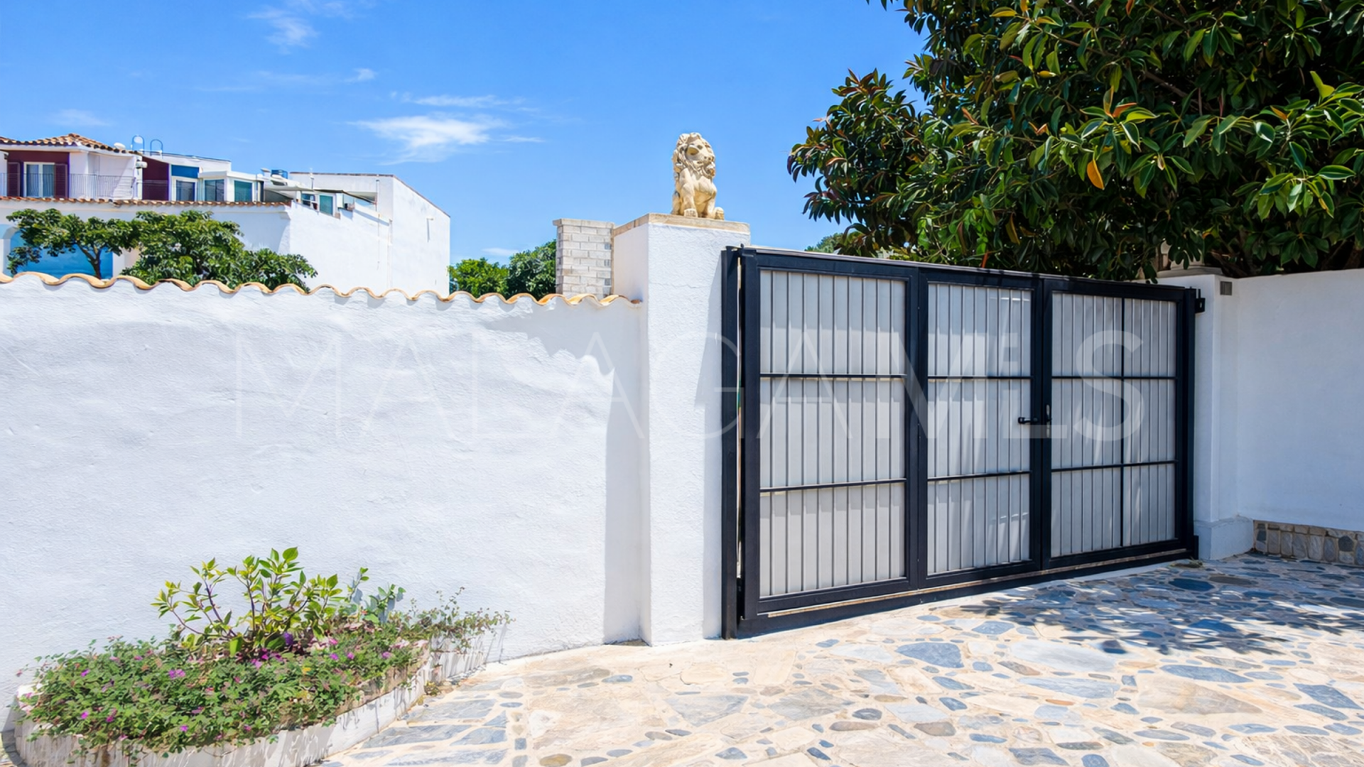 Villa in La Duquesa for sale