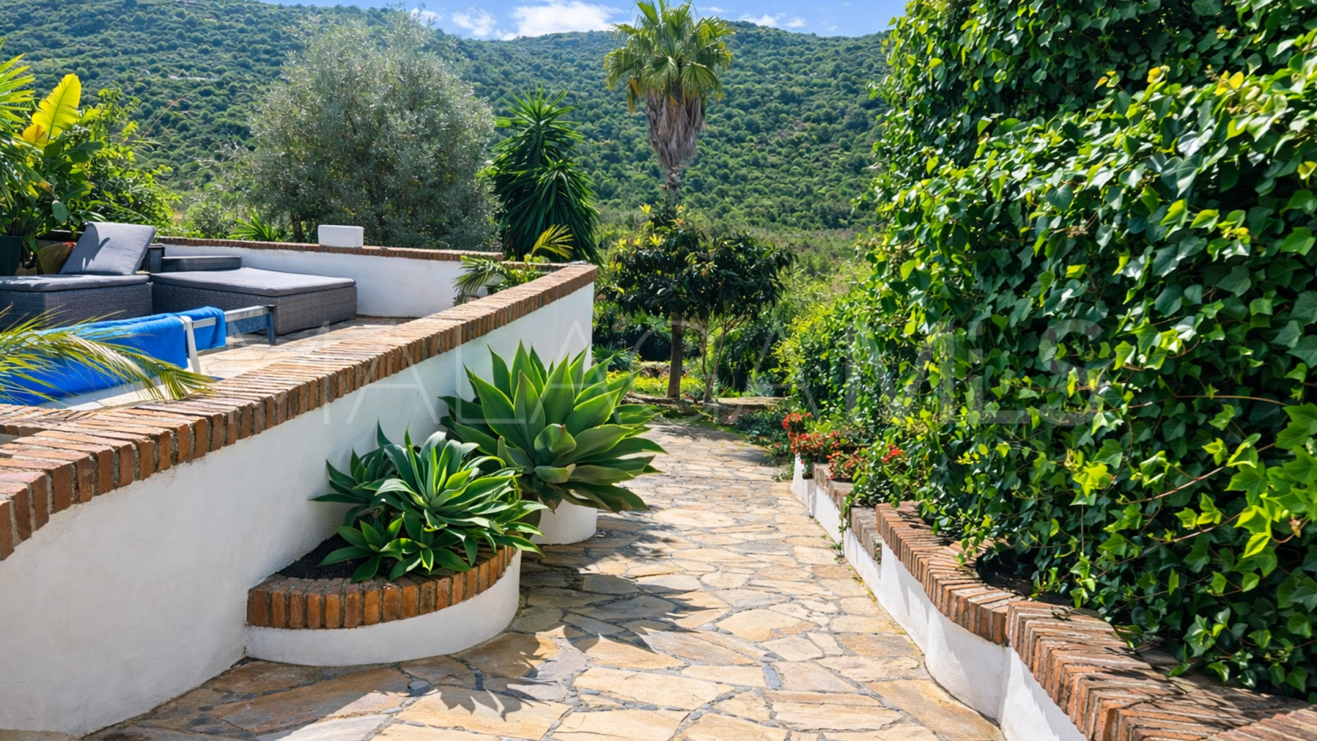 Villa in La Duquesa for sale