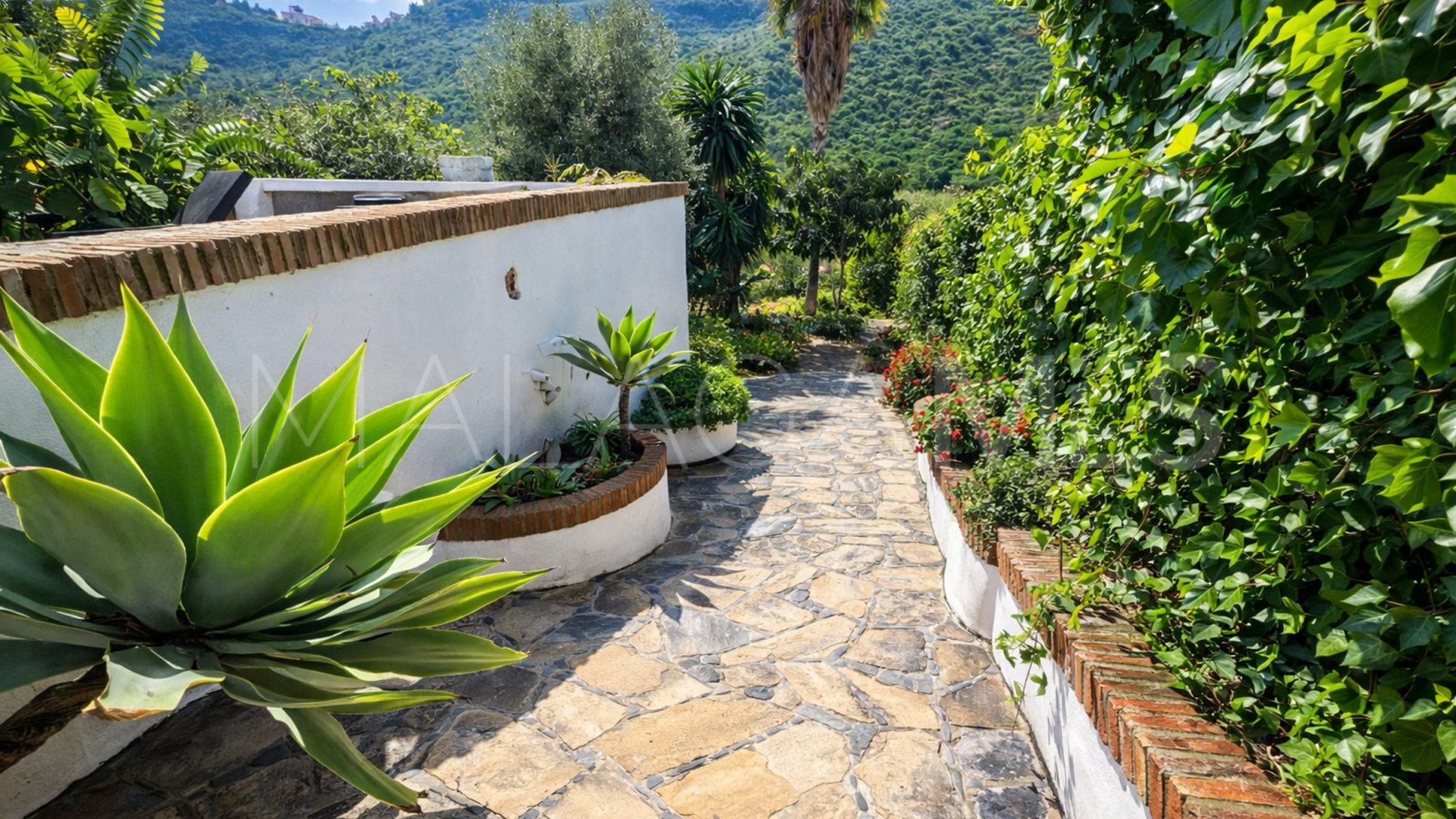 Villa in La Duquesa for sale