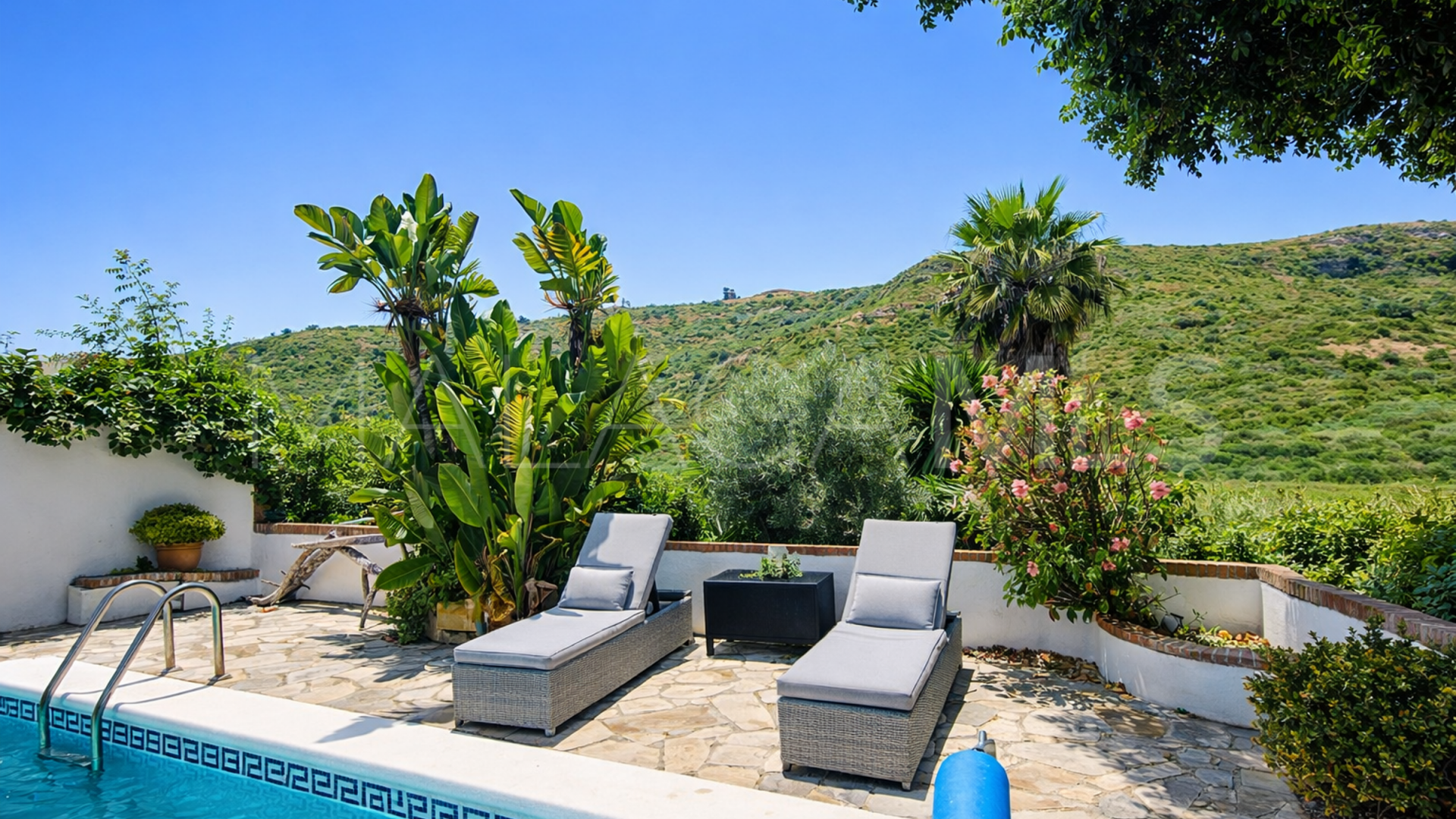 Villa in La Duquesa for sale