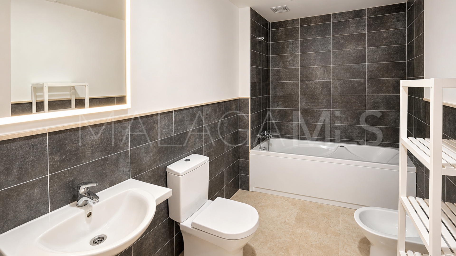 Maison de ville for sale in Casares Playa