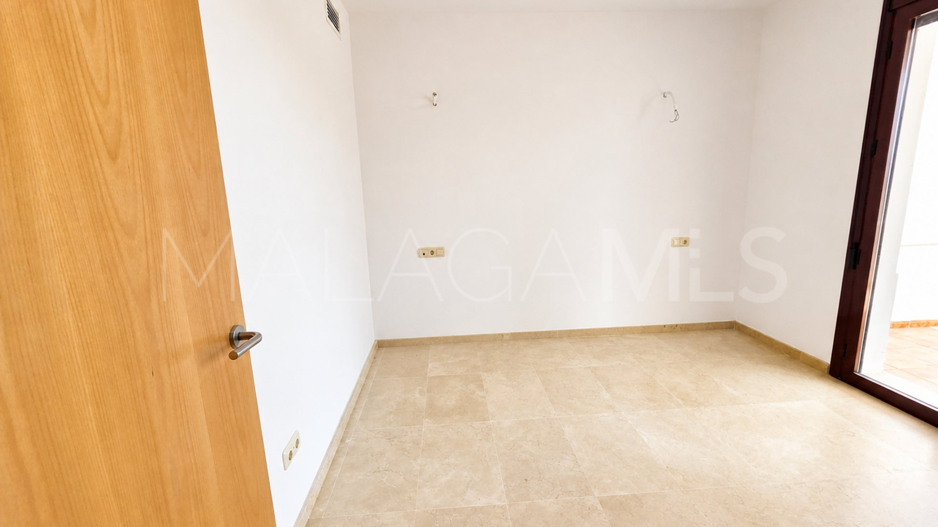 Maison de ville for sale in Casares Playa