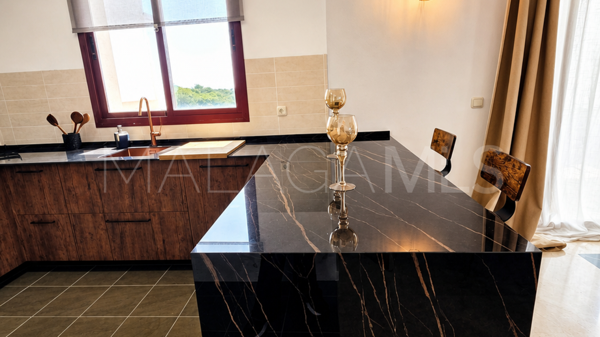 Maison de ville for sale in Casares Playa