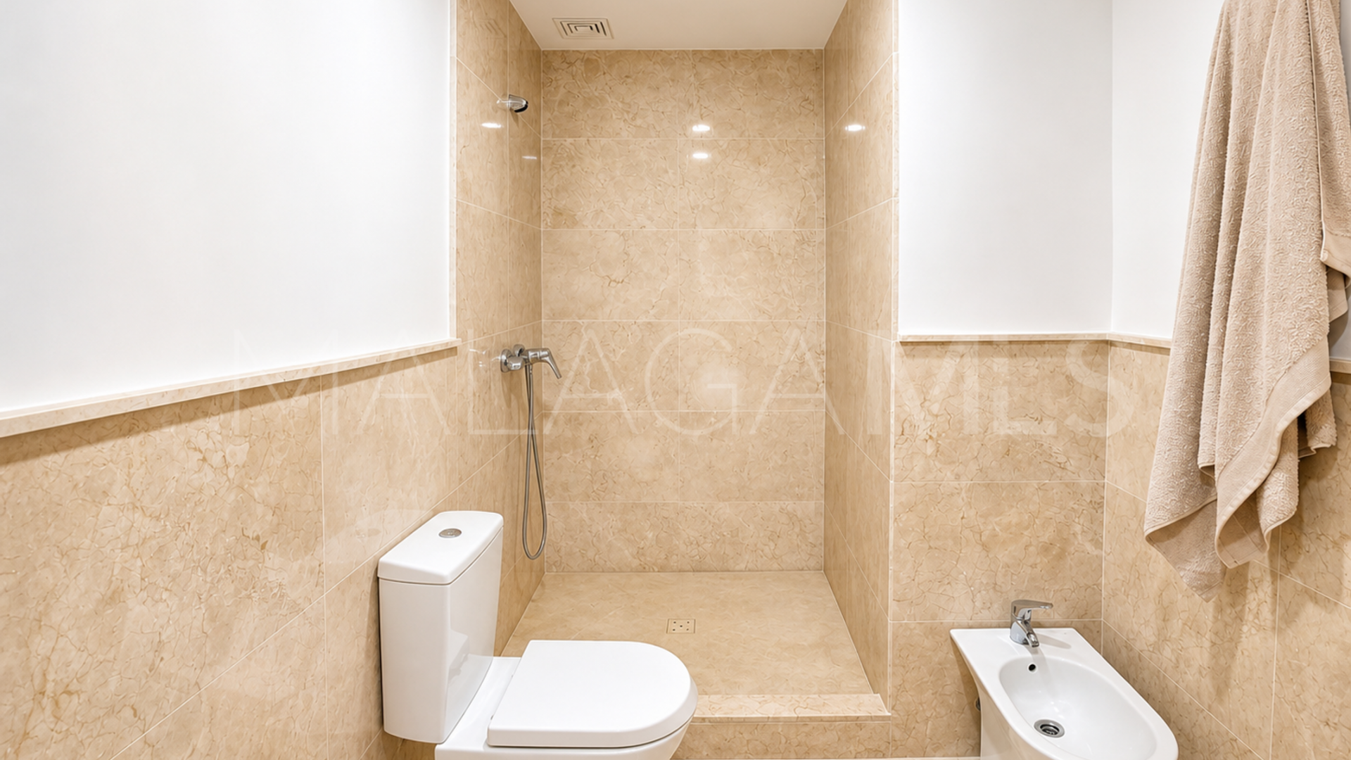 Maison de ville for sale in Casares Playa