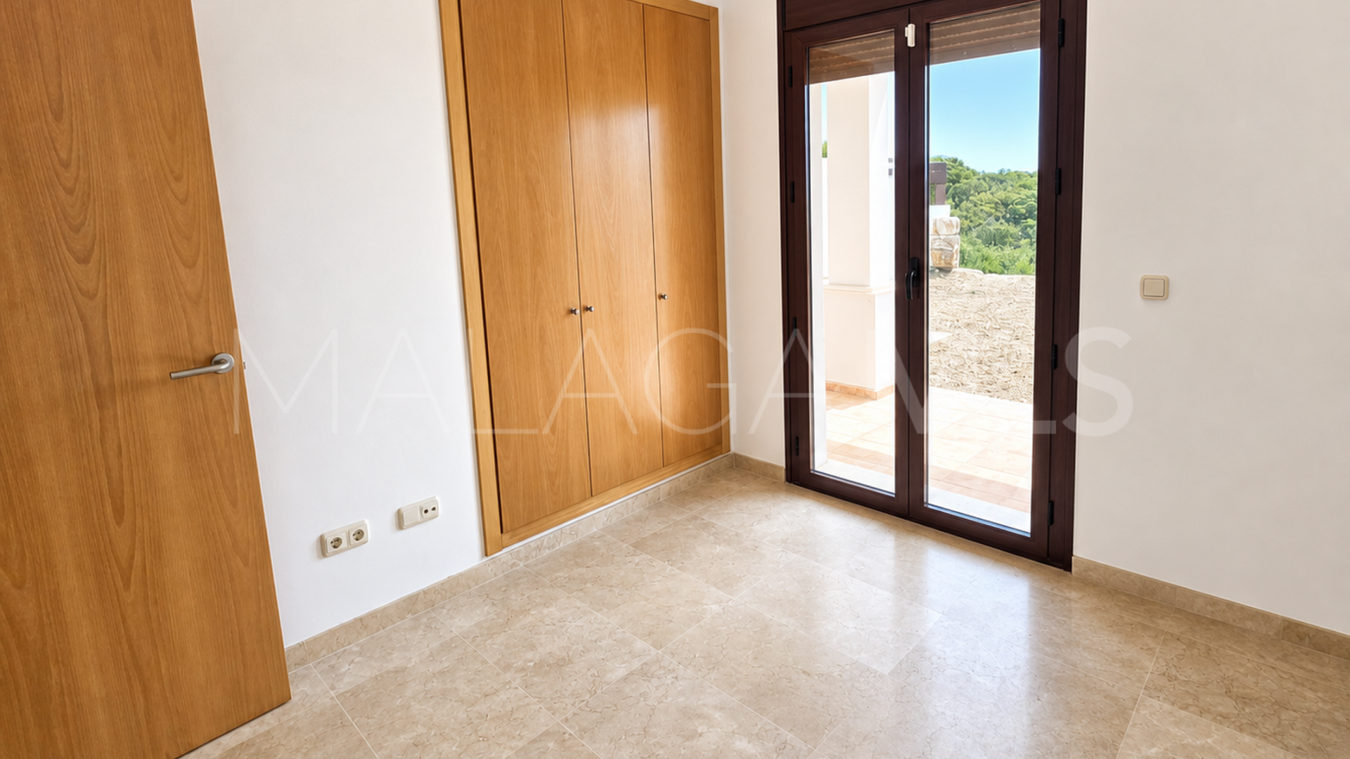 Maison de ville for sale in Casares Playa