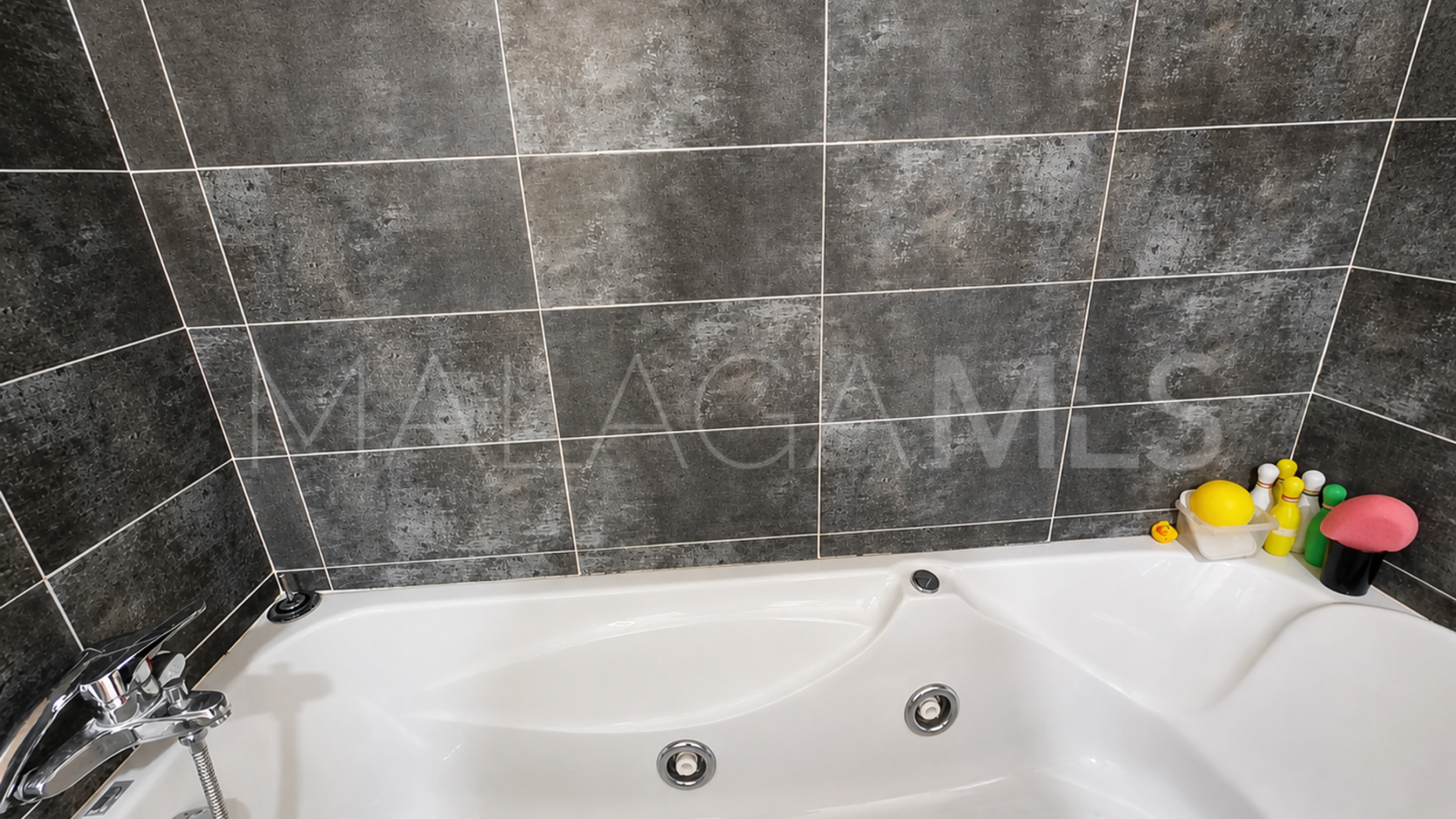 Maison de ville for sale in Casares Playa