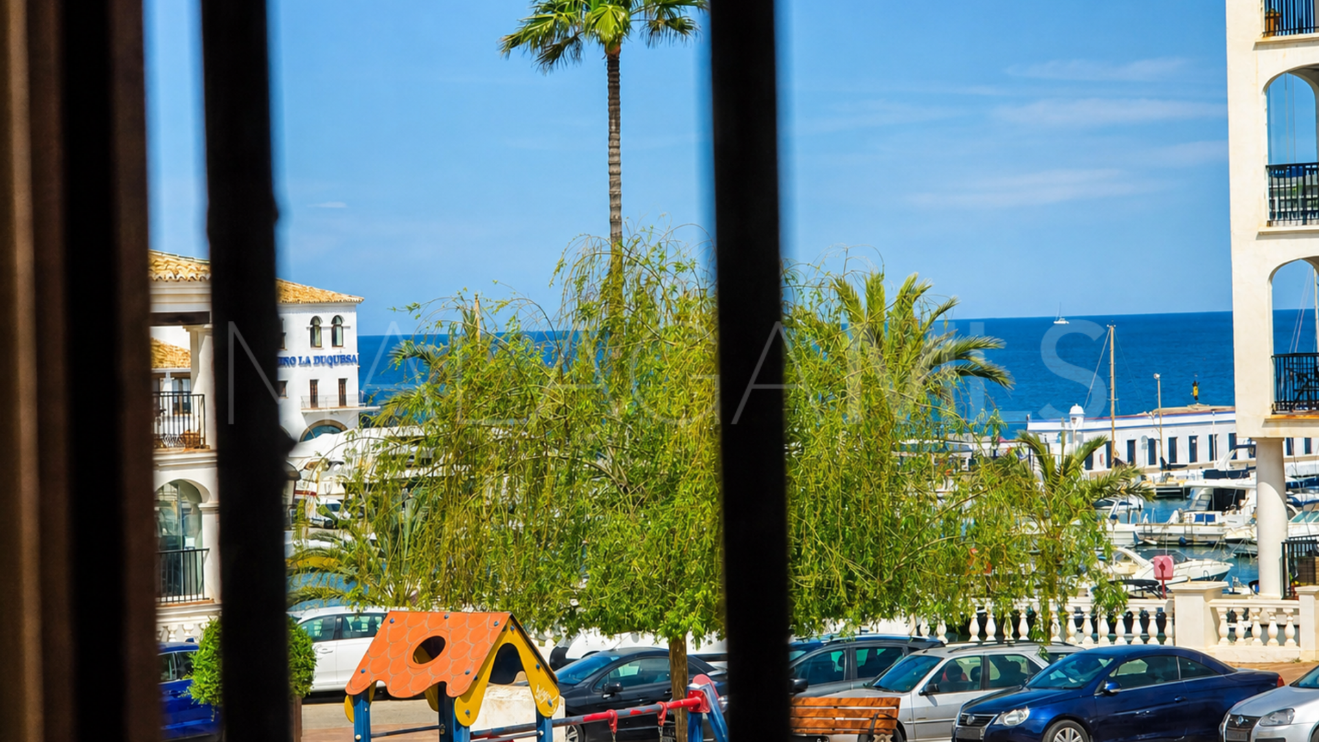 Parhus for sale in La Duquesa