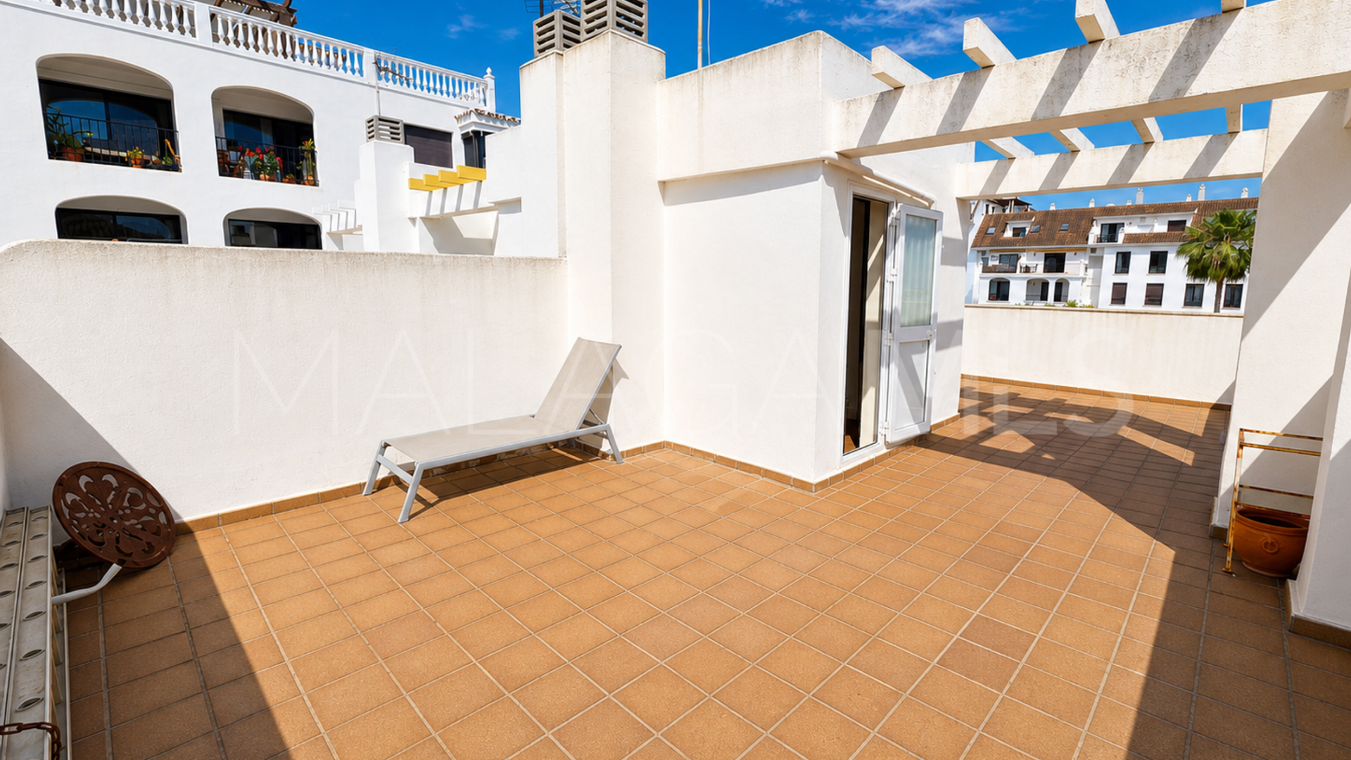 Parhus for sale in La Duquesa