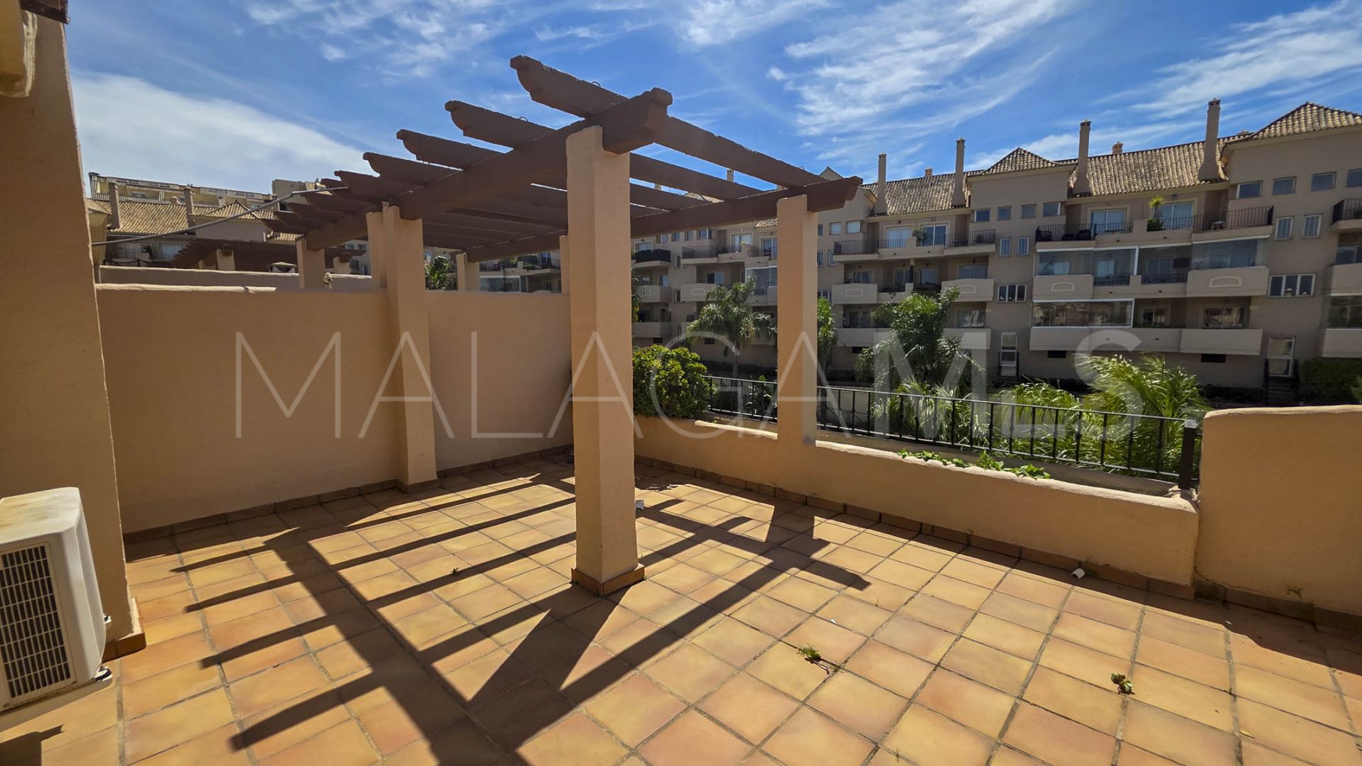 Duplex penthouse for sale in La Duquesa