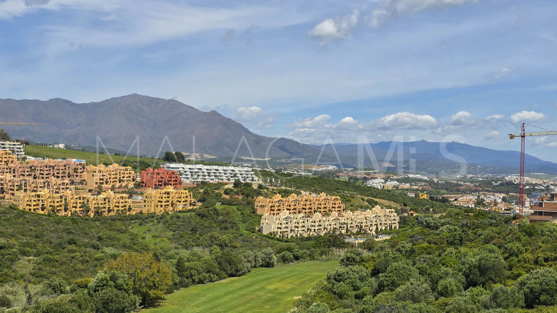 Duplex penthouse for sale in La Duquesa