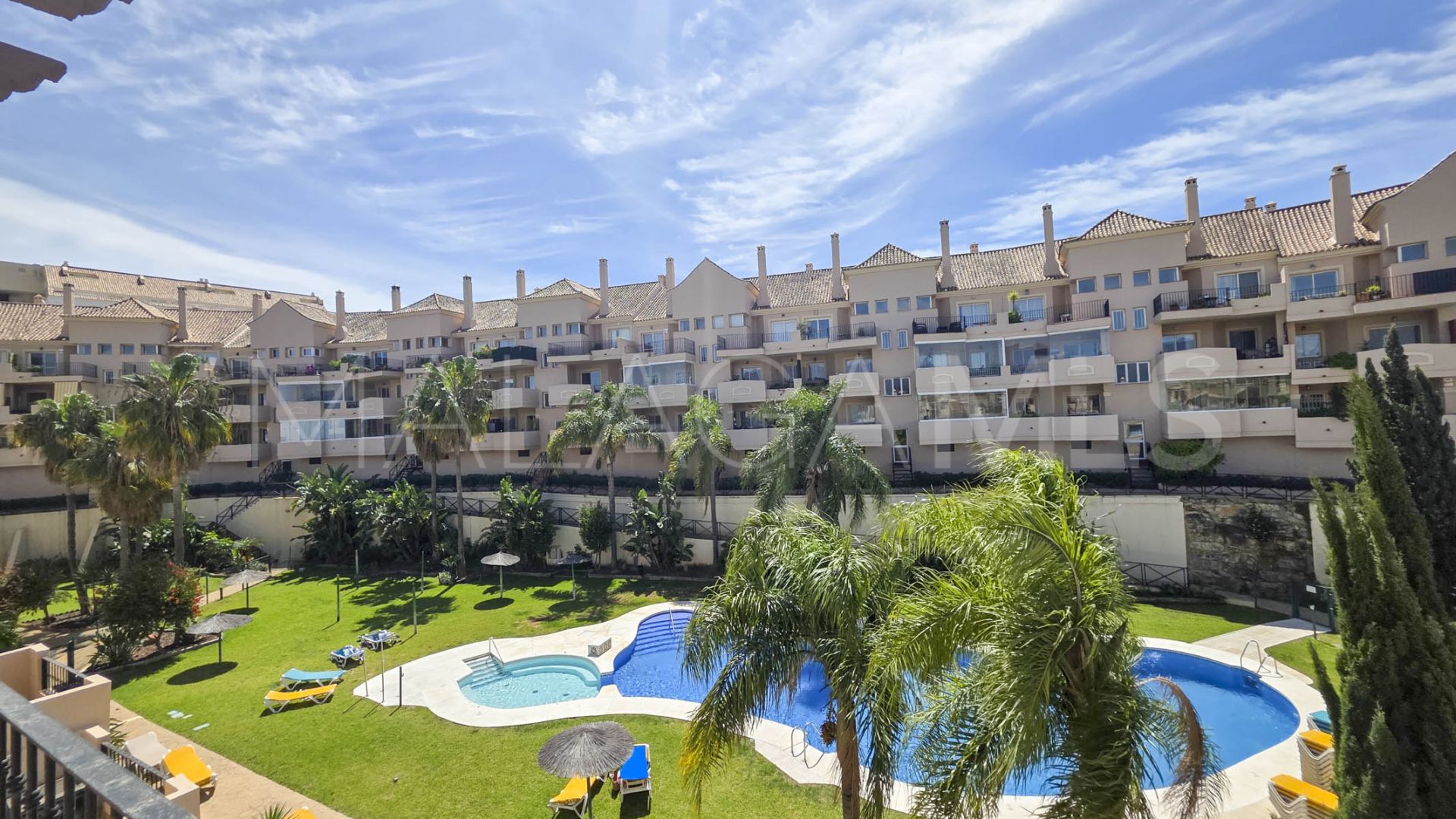 Duplex penthouse for sale in La Duquesa