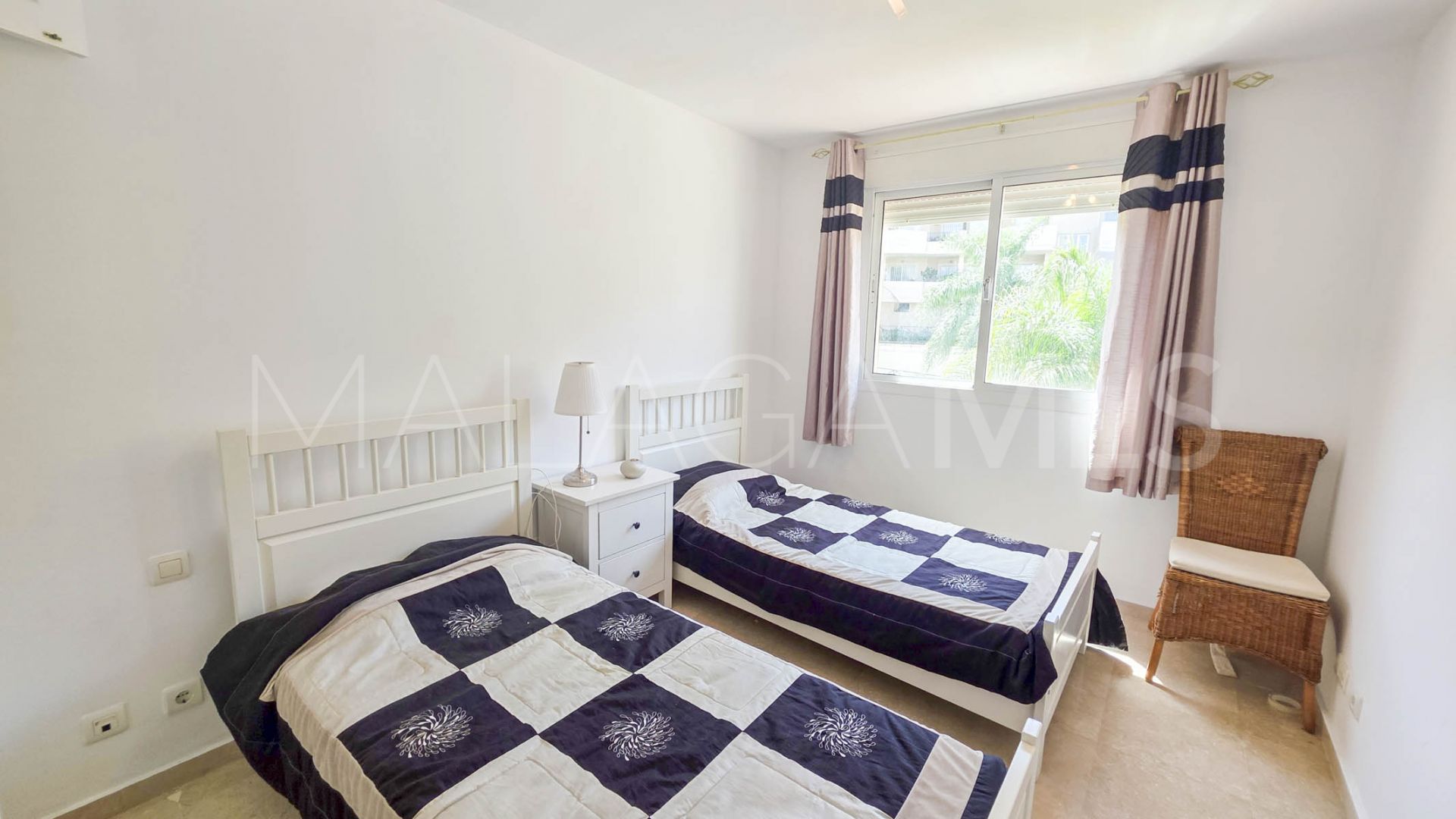 Duplex penthouse for sale in La Duquesa