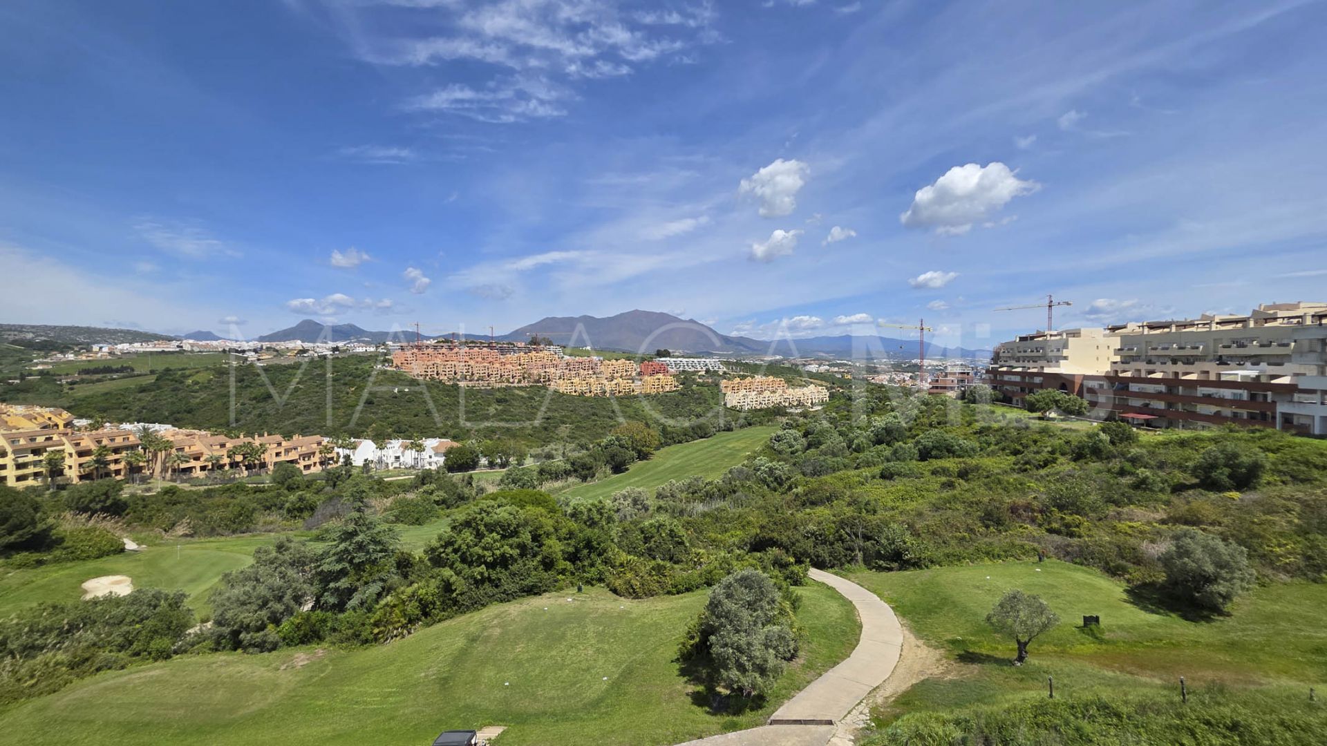 Duplex penthouse for sale in La Duquesa