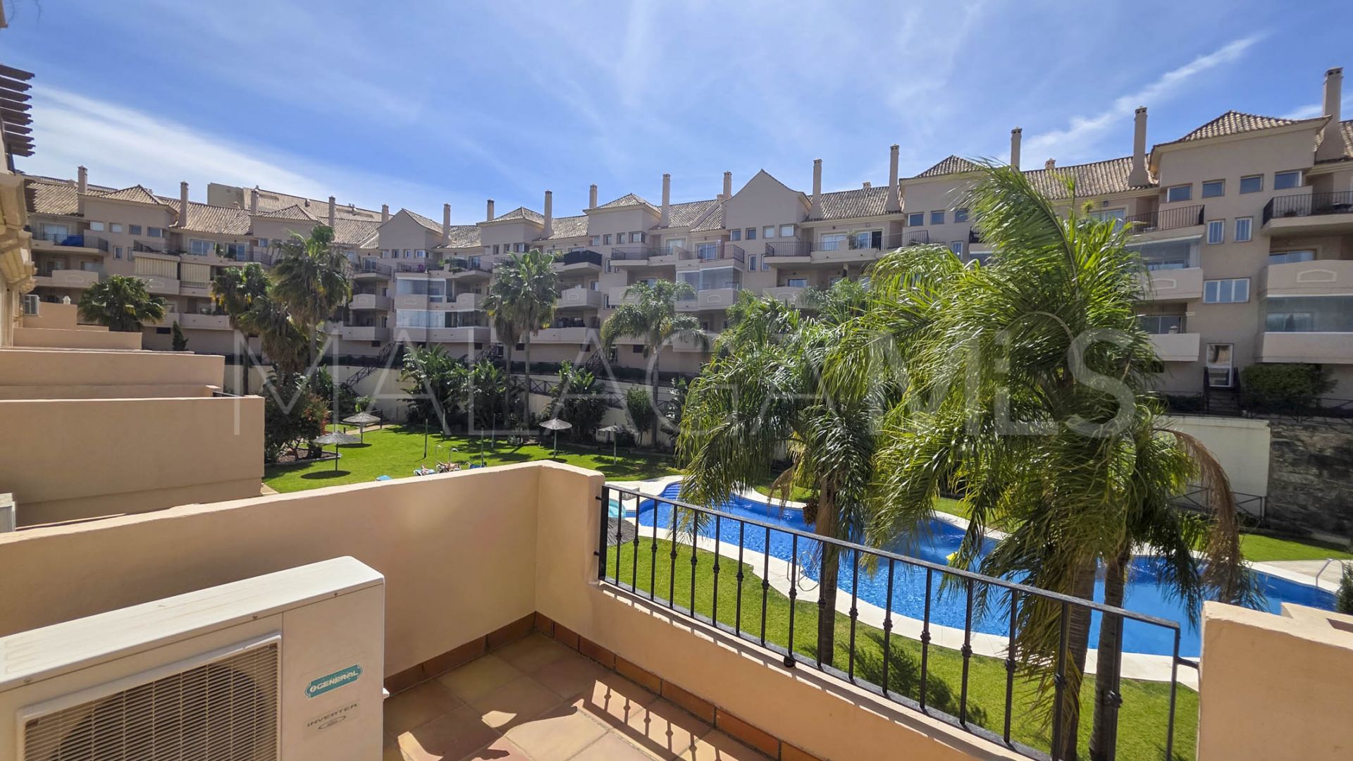 Duplex penthouse for sale in La Duquesa
