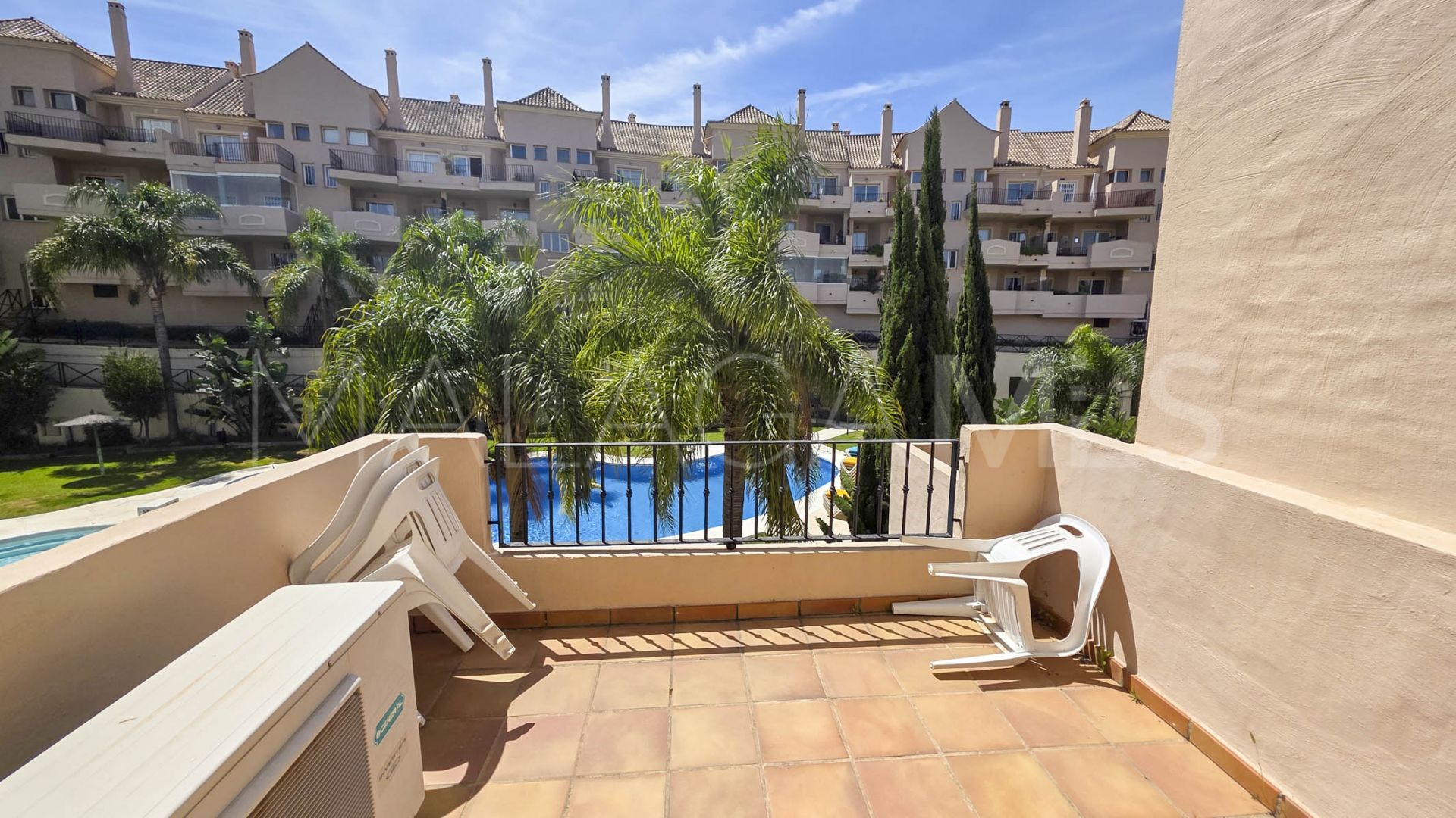 Duplex penthouse for sale in La Duquesa