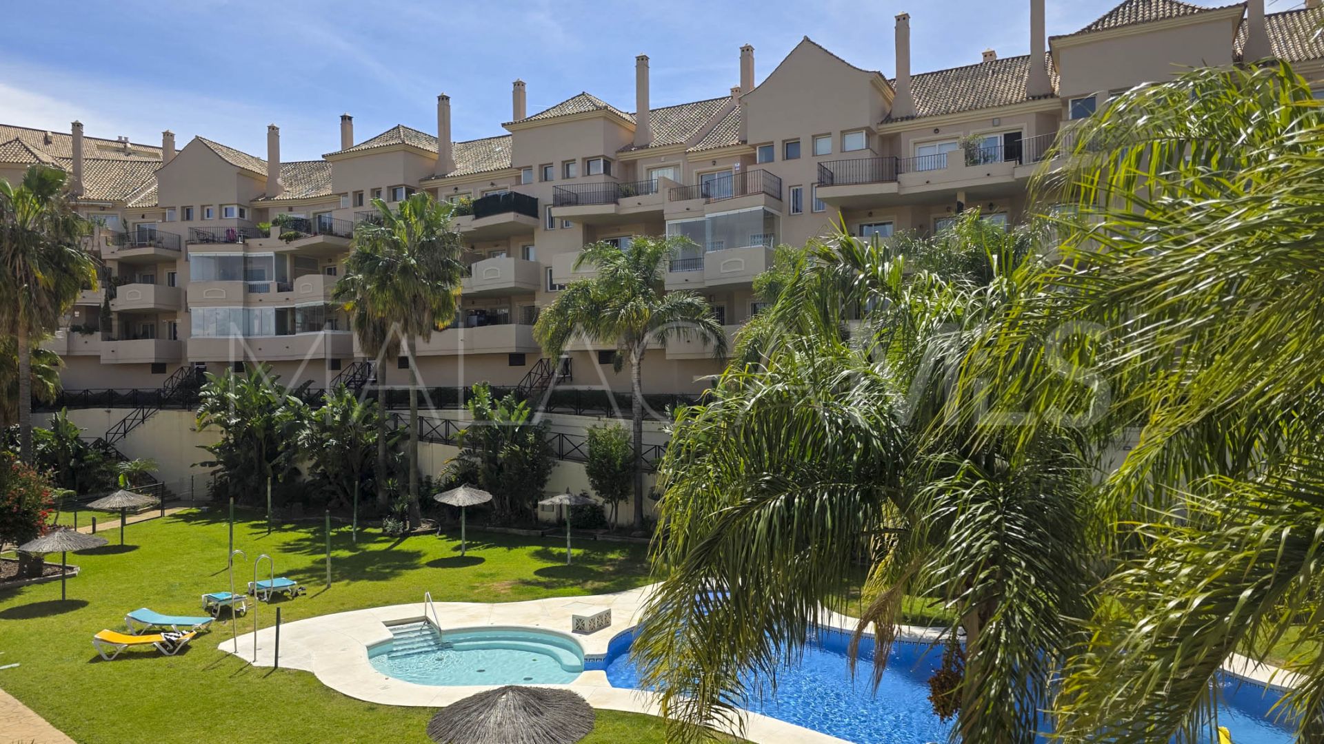 Duplex penthouse for sale in La Duquesa