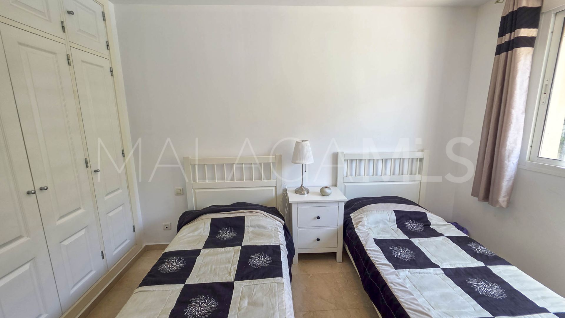 Duplex penthouse for sale in La Duquesa