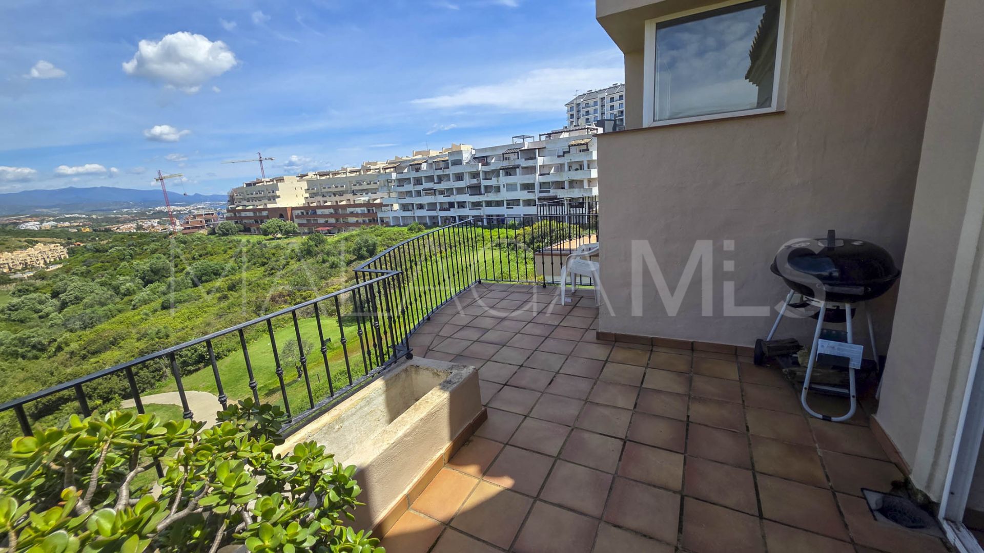 Duplex penthouse for sale in La Duquesa