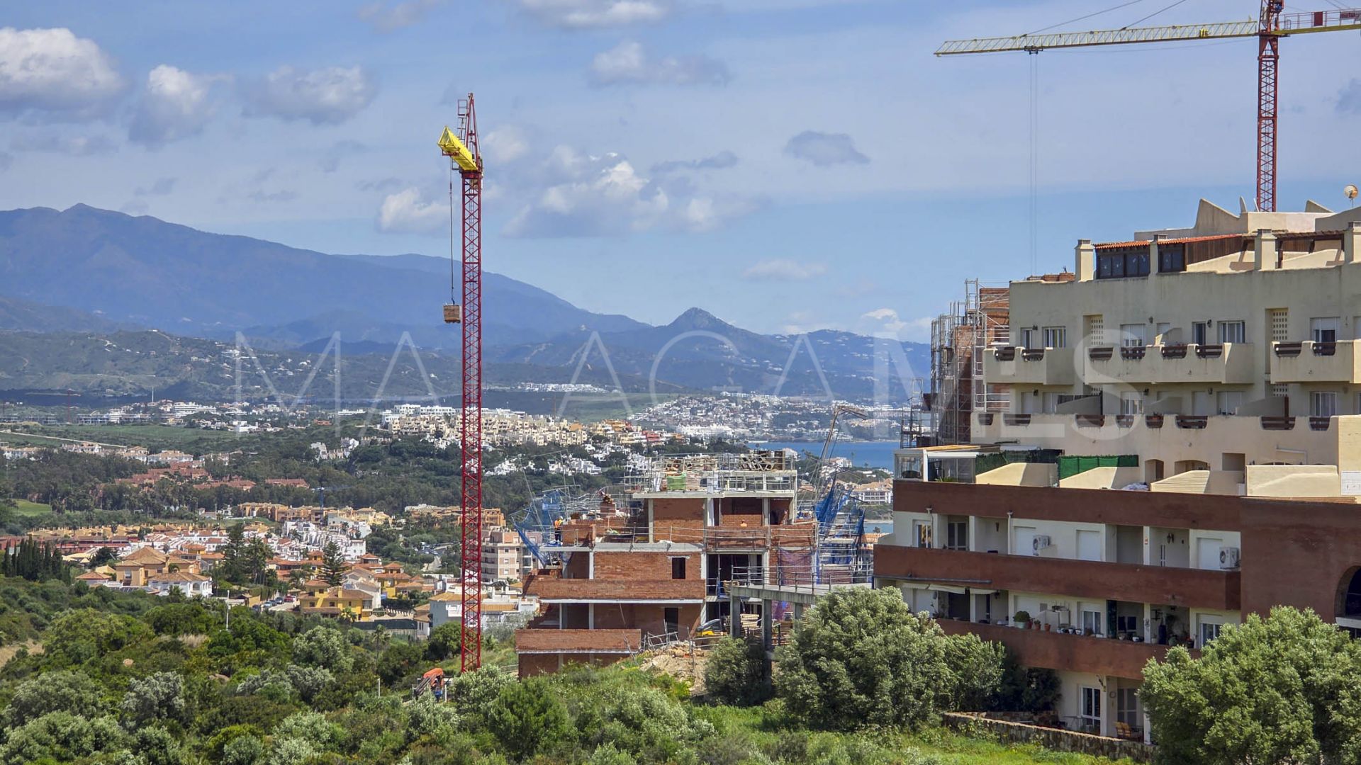 Duplex penthouse for sale in La Duquesa