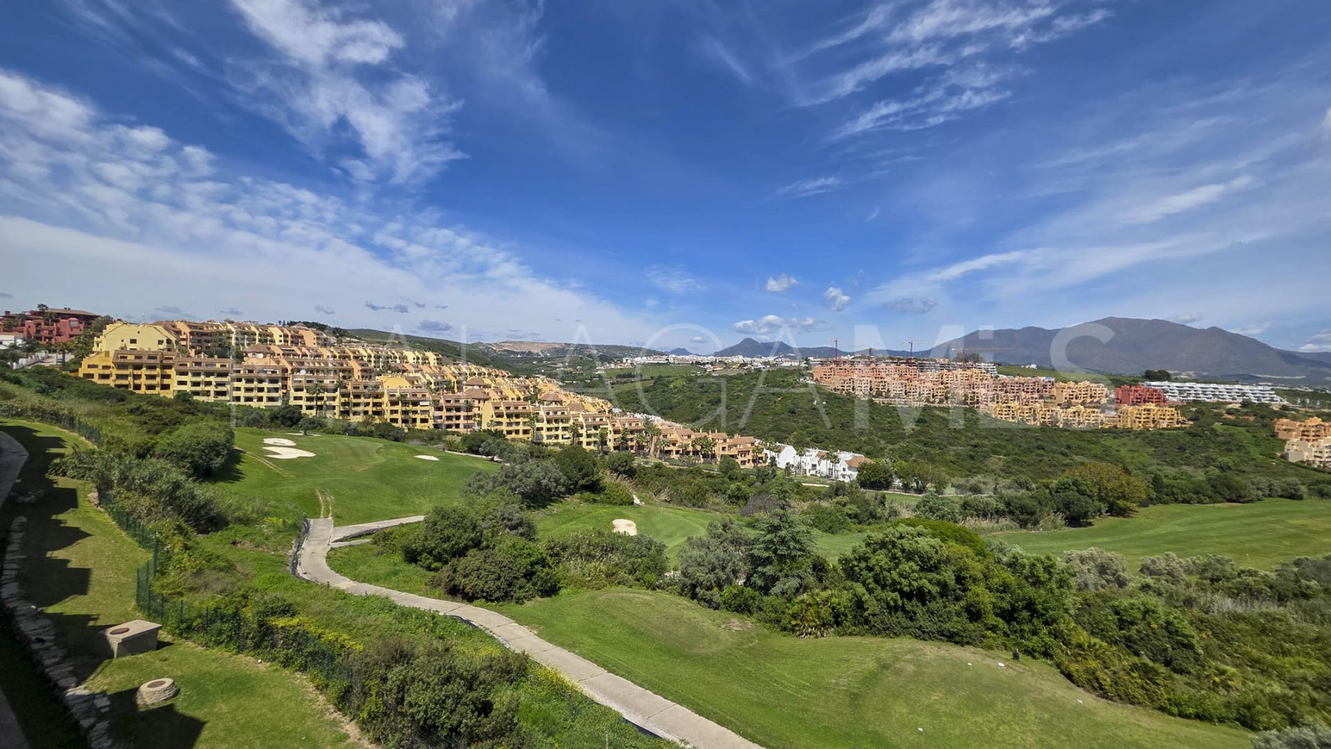 Duplex penthouse for sale in La Duquesa