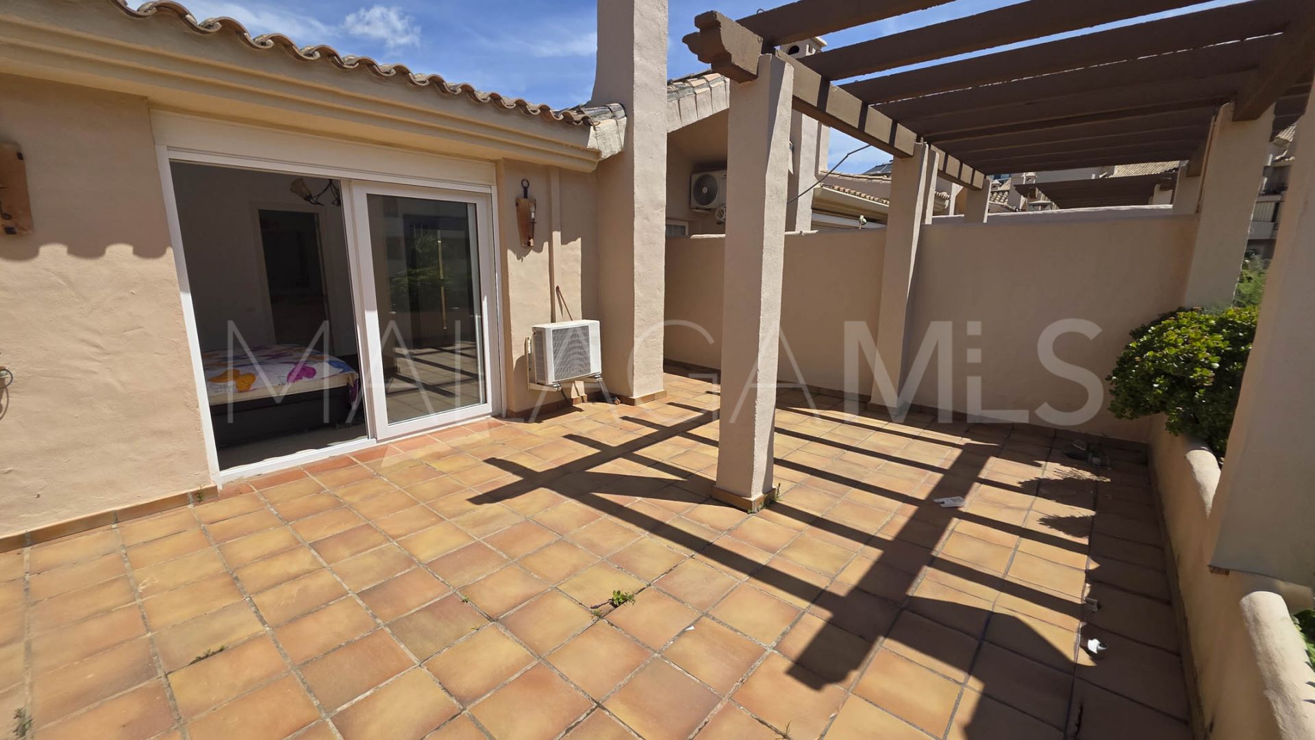 Duplex penthouse for sale in La Duquesa