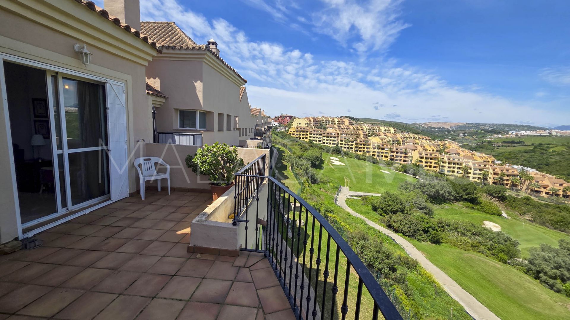 Duplex penthouse for sale in La Duquesa