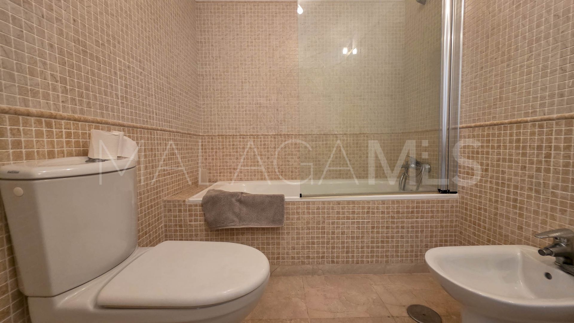 Duplex penthouse for sale in La Duquesa