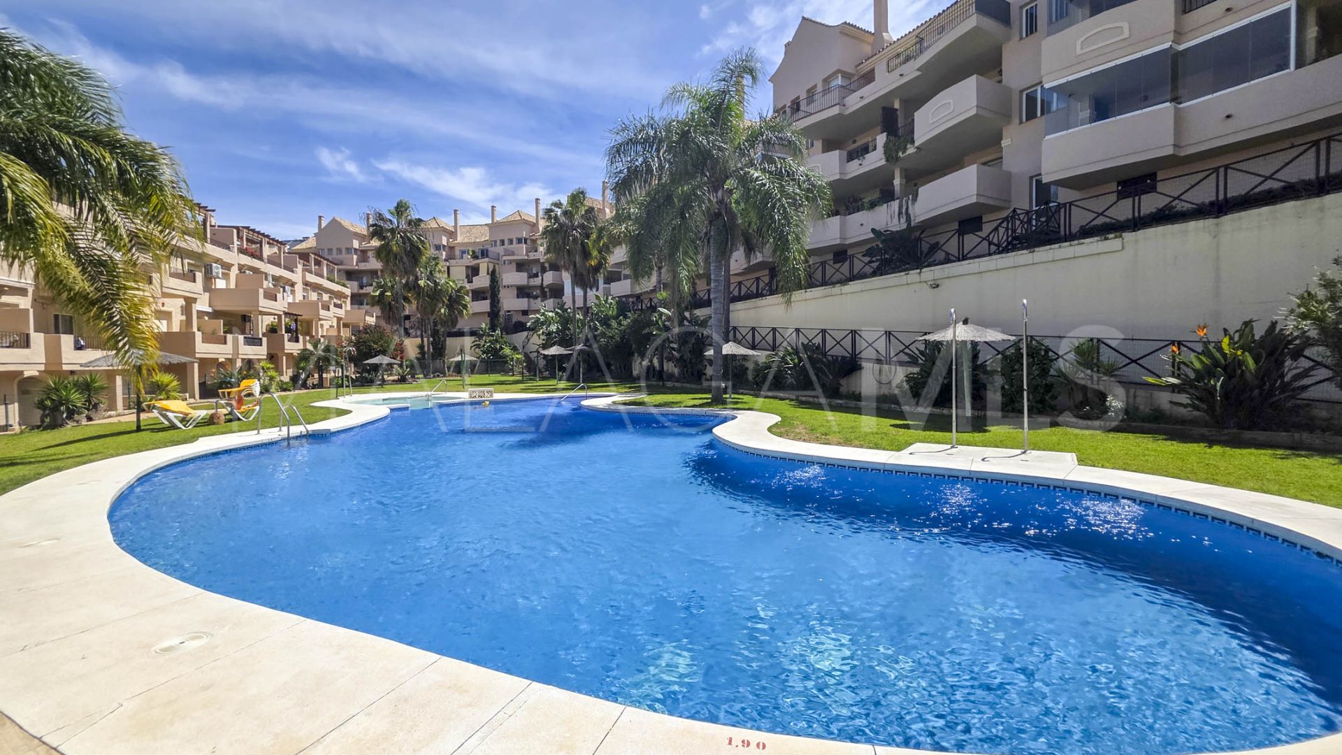 Duplex penthouse for sale in La Duquesa