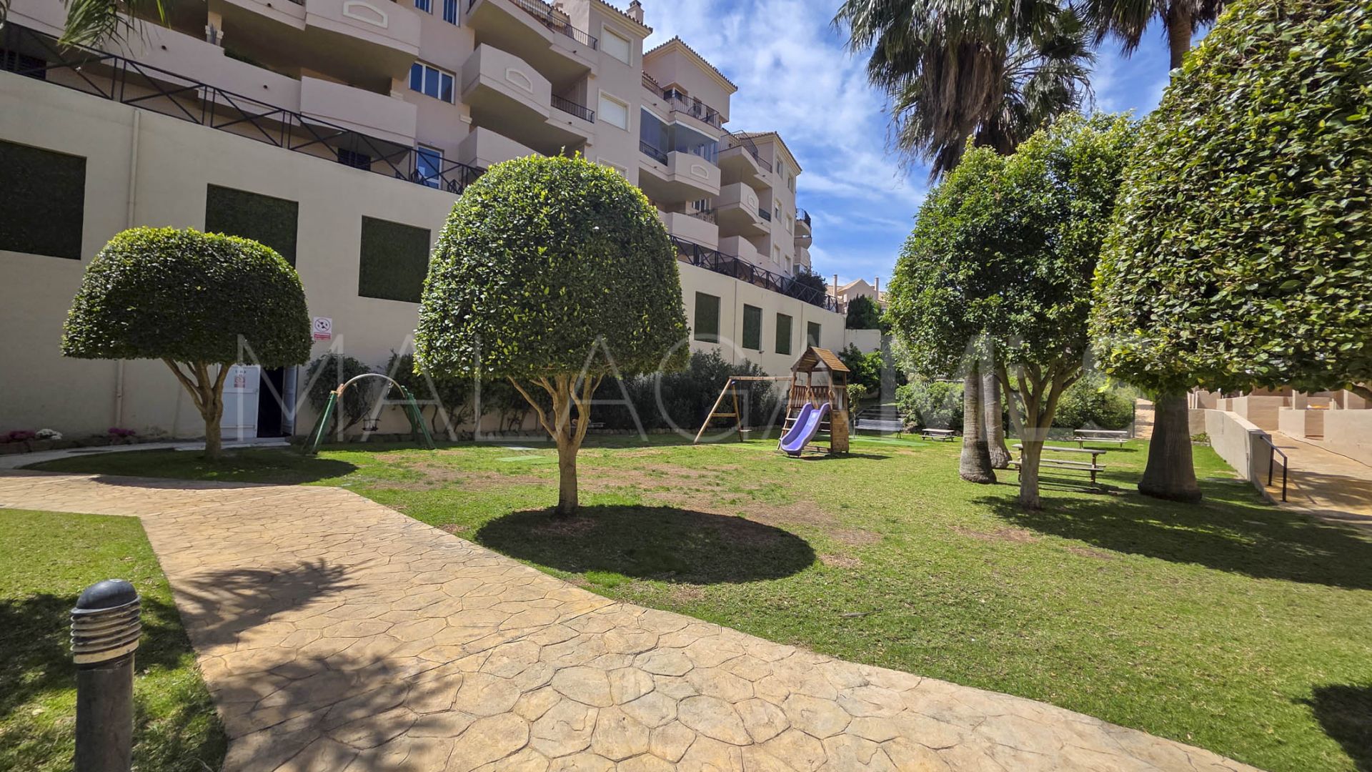 Duplex penthouse for sale in La Duquesa