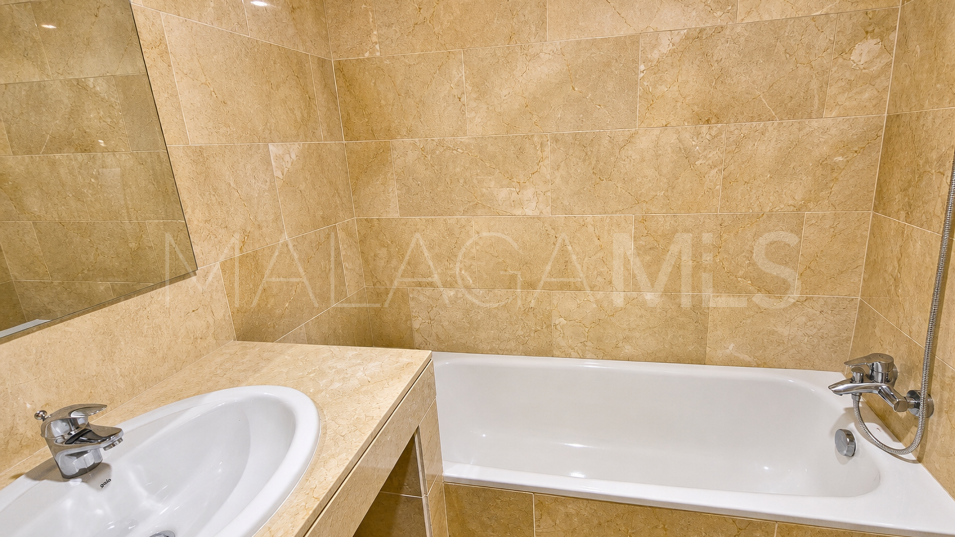 For sale Sabinillas penthouse