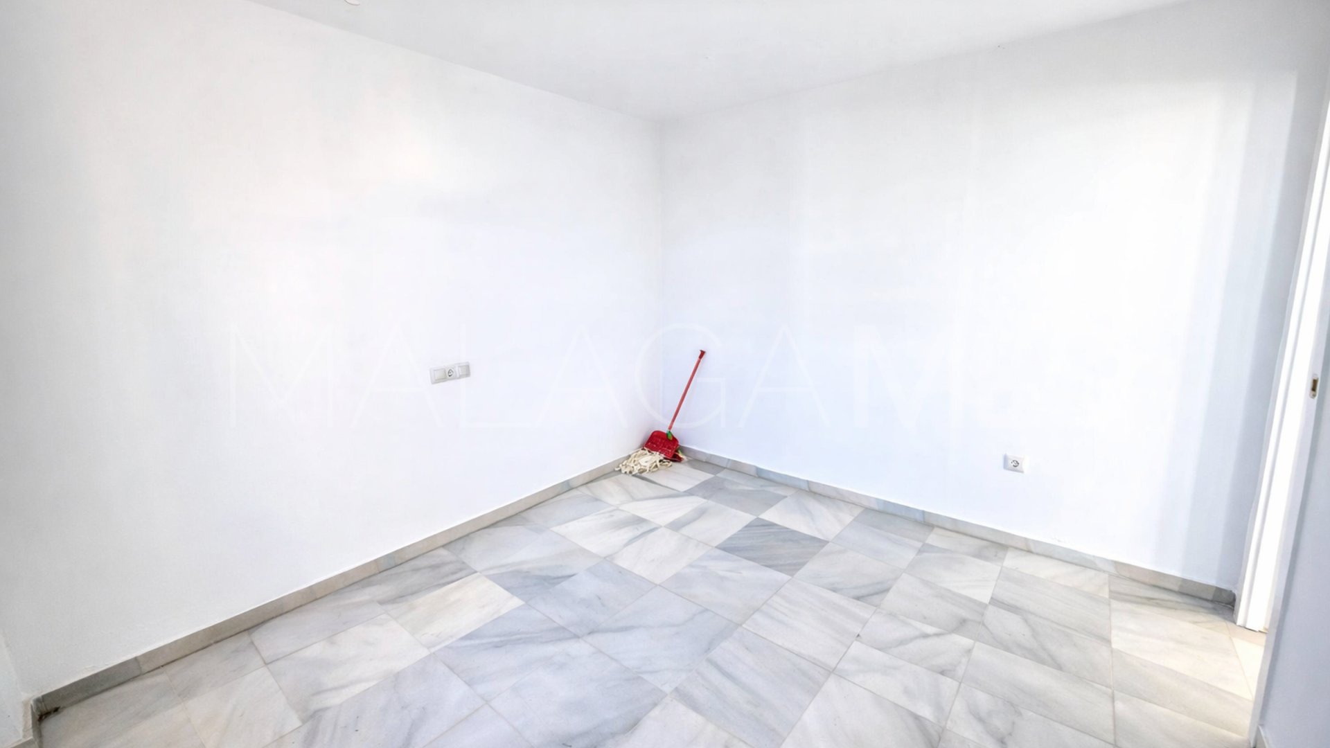 Duplex rez de chaussée for sale in La Duquesa