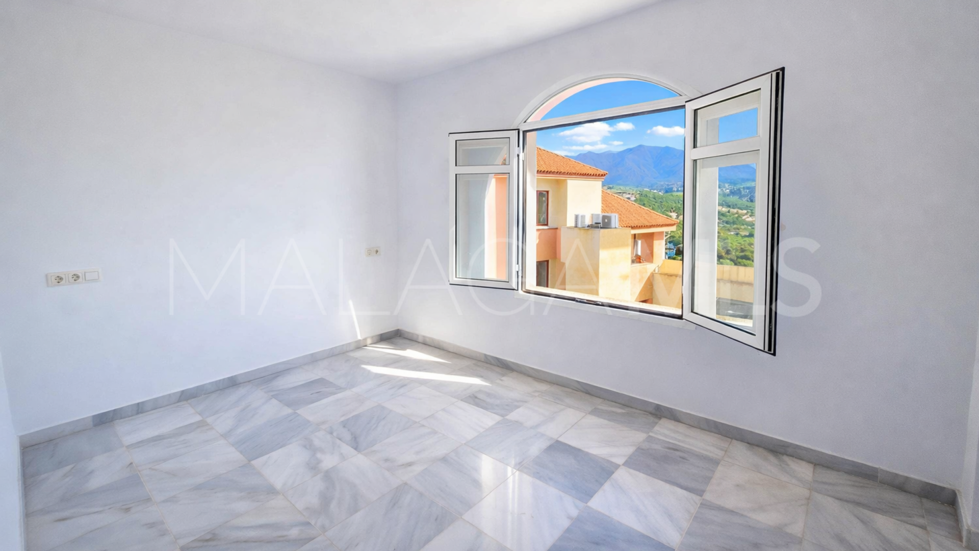 Duplex rez de chaussée for sale in La Duquesa