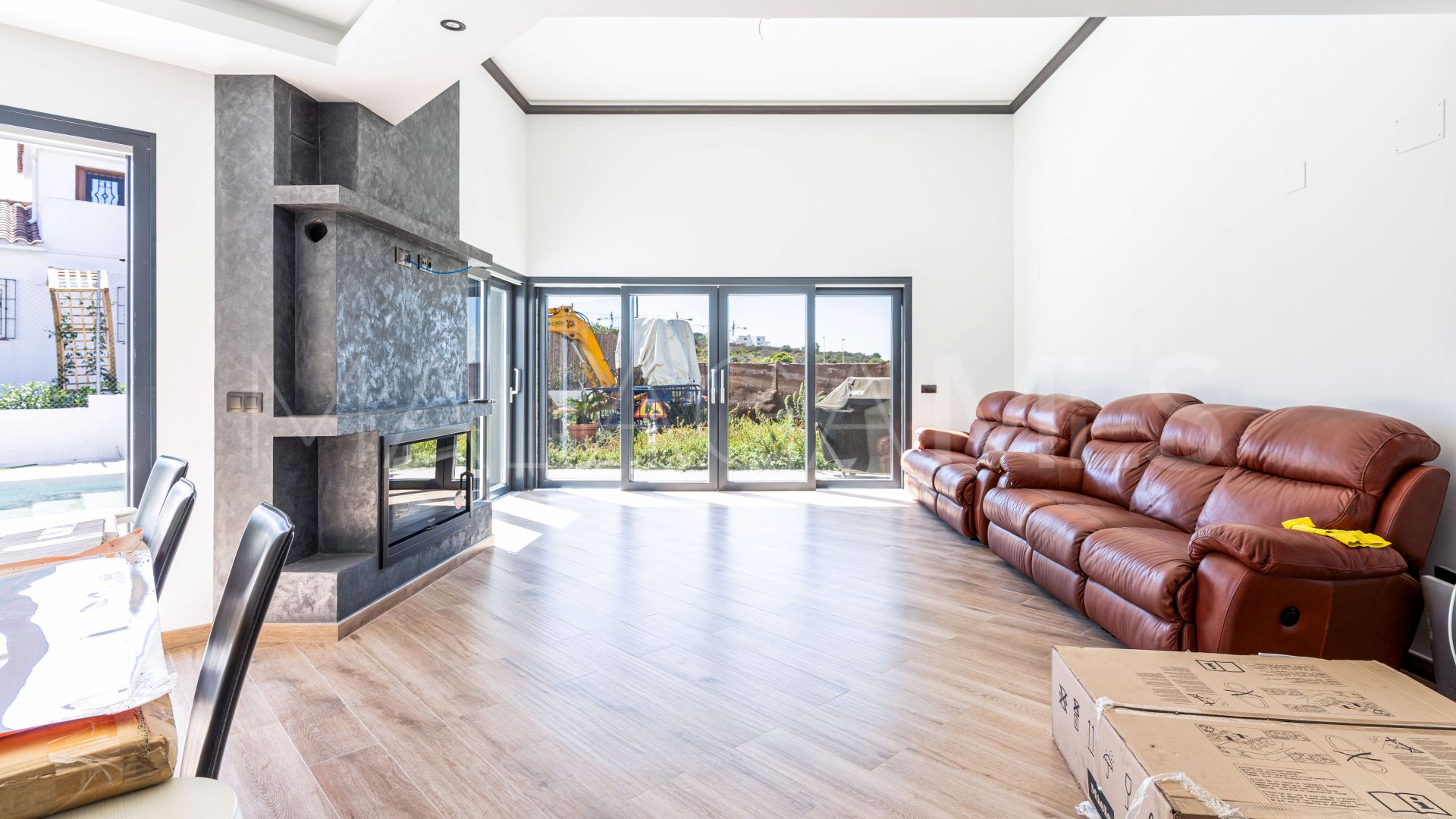 Villa for sale in Estepona