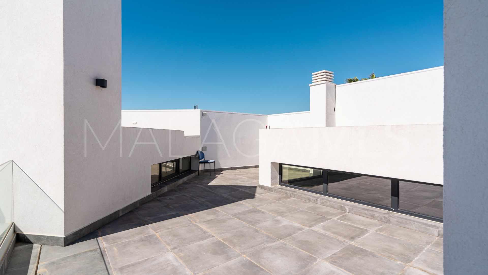 Villa for sale in Estepona