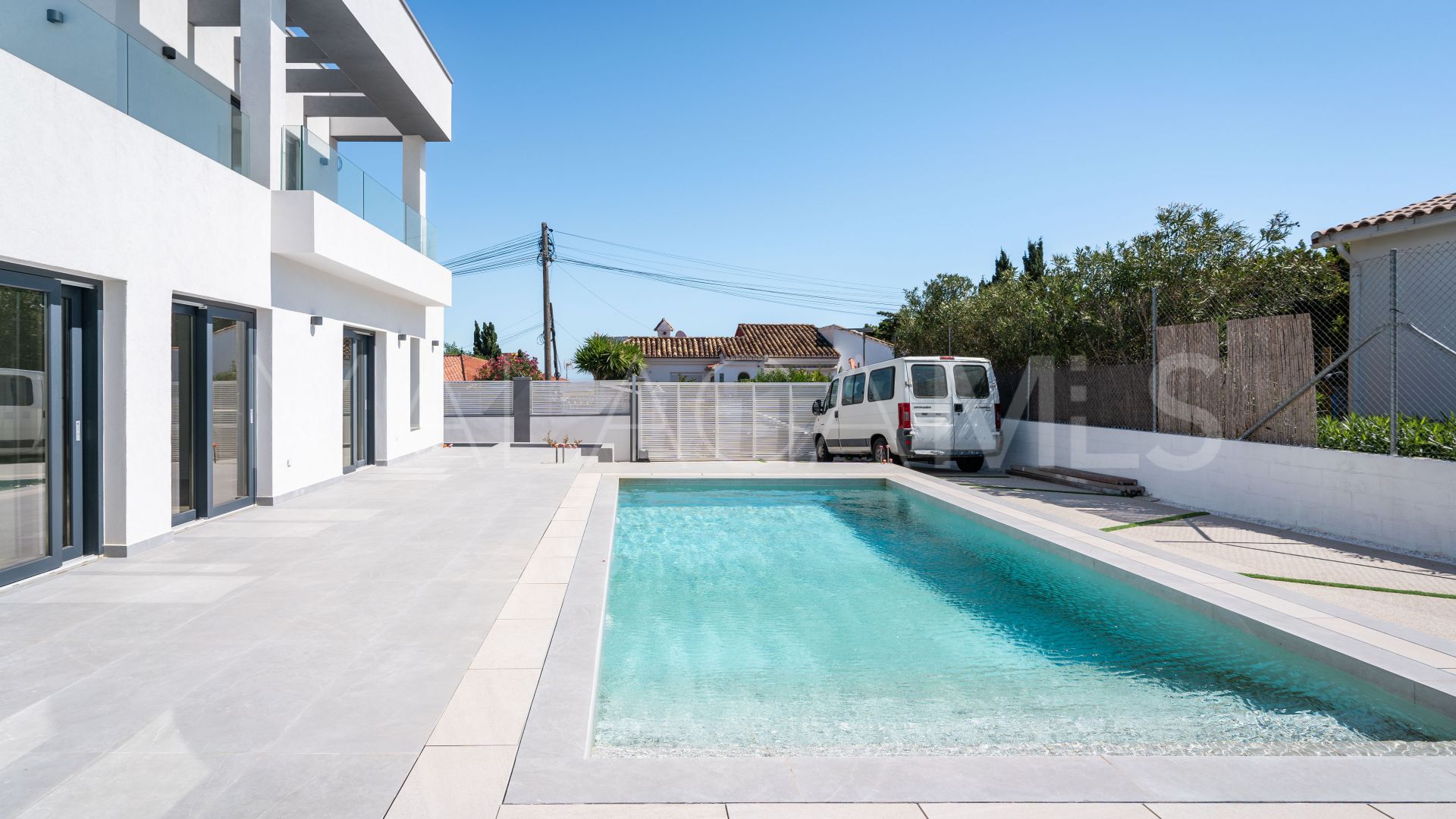 Villa for sale in Estepona