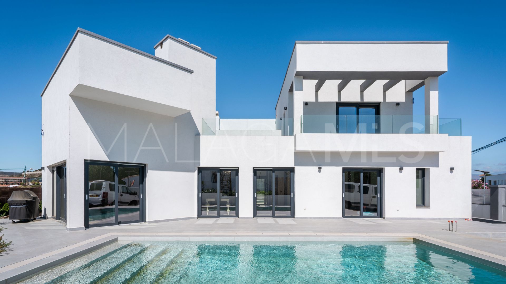 Villa for sale in Estepona