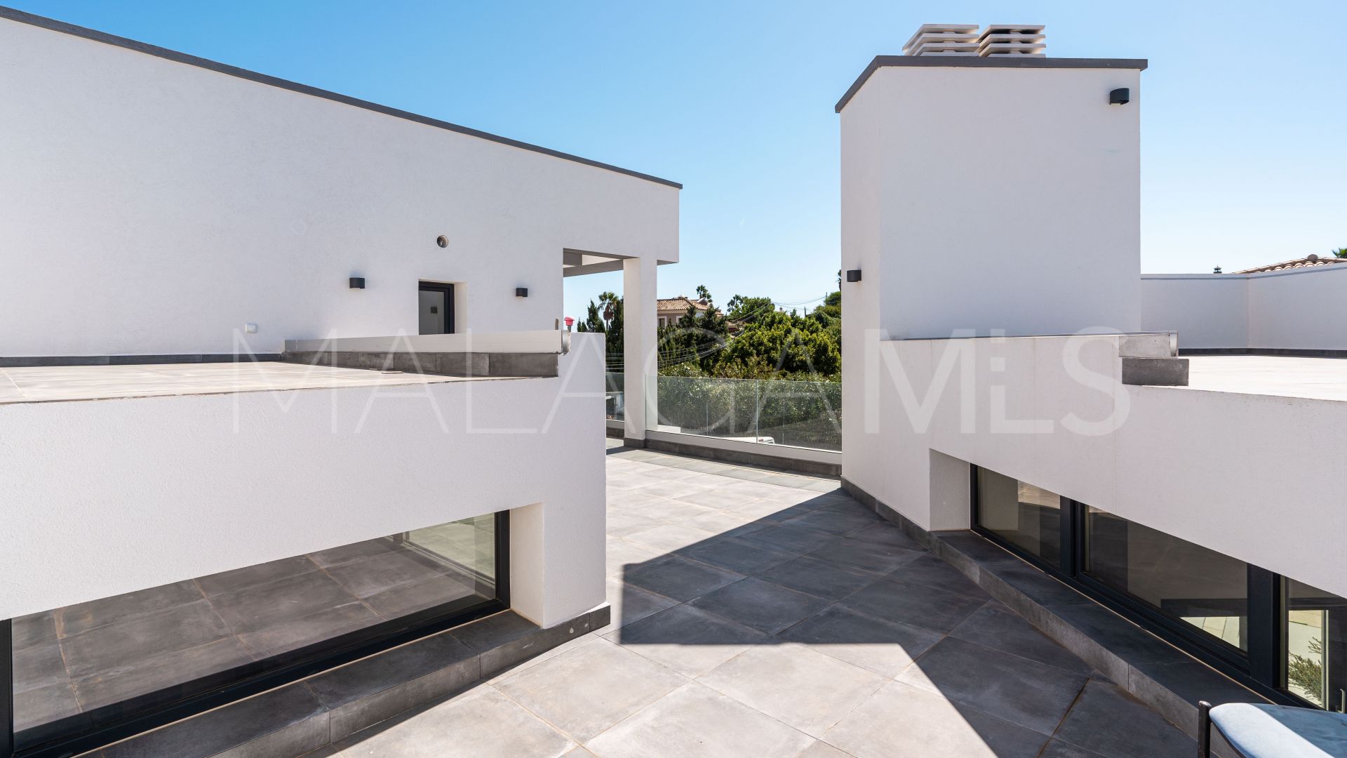 Villa for sale in Estepona